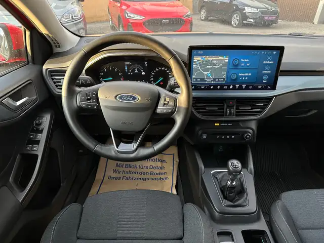 Ford Focus view 14