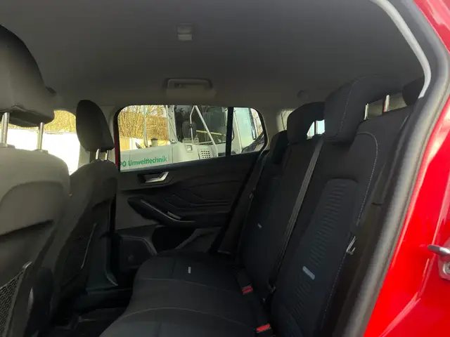 Ford Focus view 11