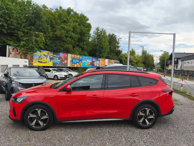 Ford Focus view 3
