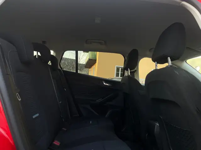 Ford Focus view 12