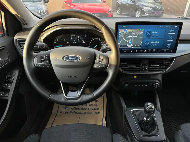 Ford Focus view 15
