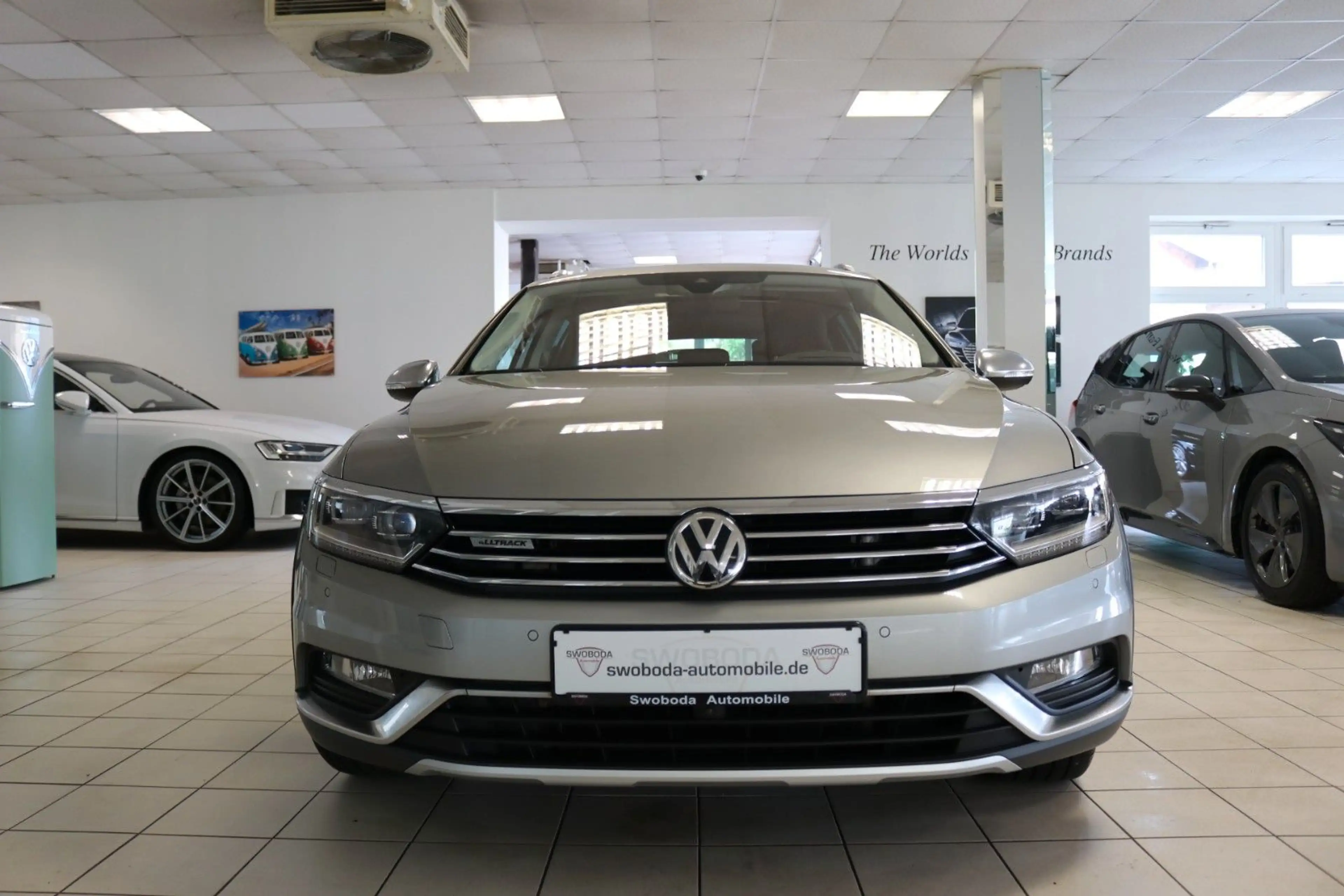 Volkswagen Passat Alltrack DCC AHK HUD Pano Memory ACC — photo 4