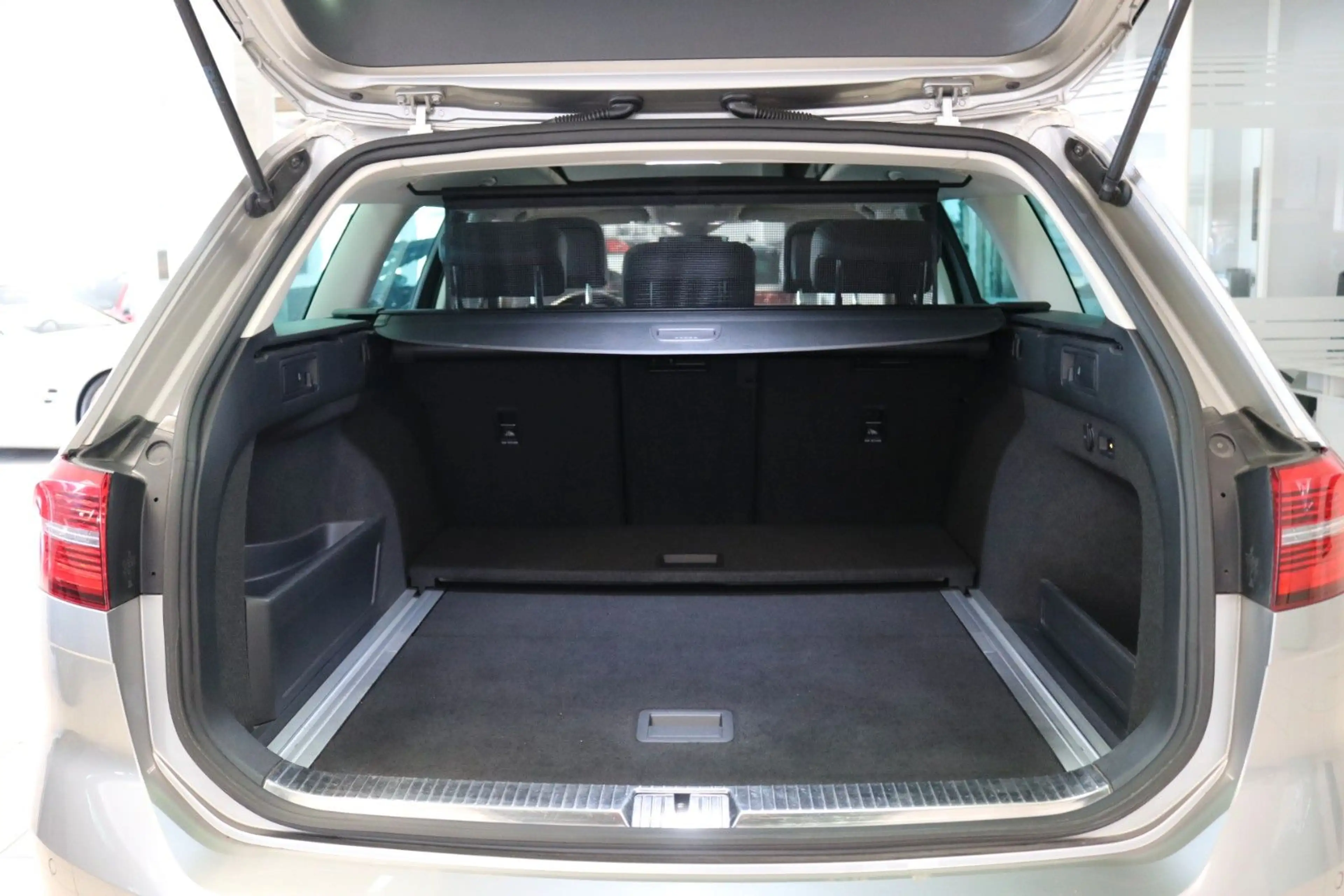Volkswagen Passat Alltrack DCC AHK HUD Pano Memory ACC — photo 8