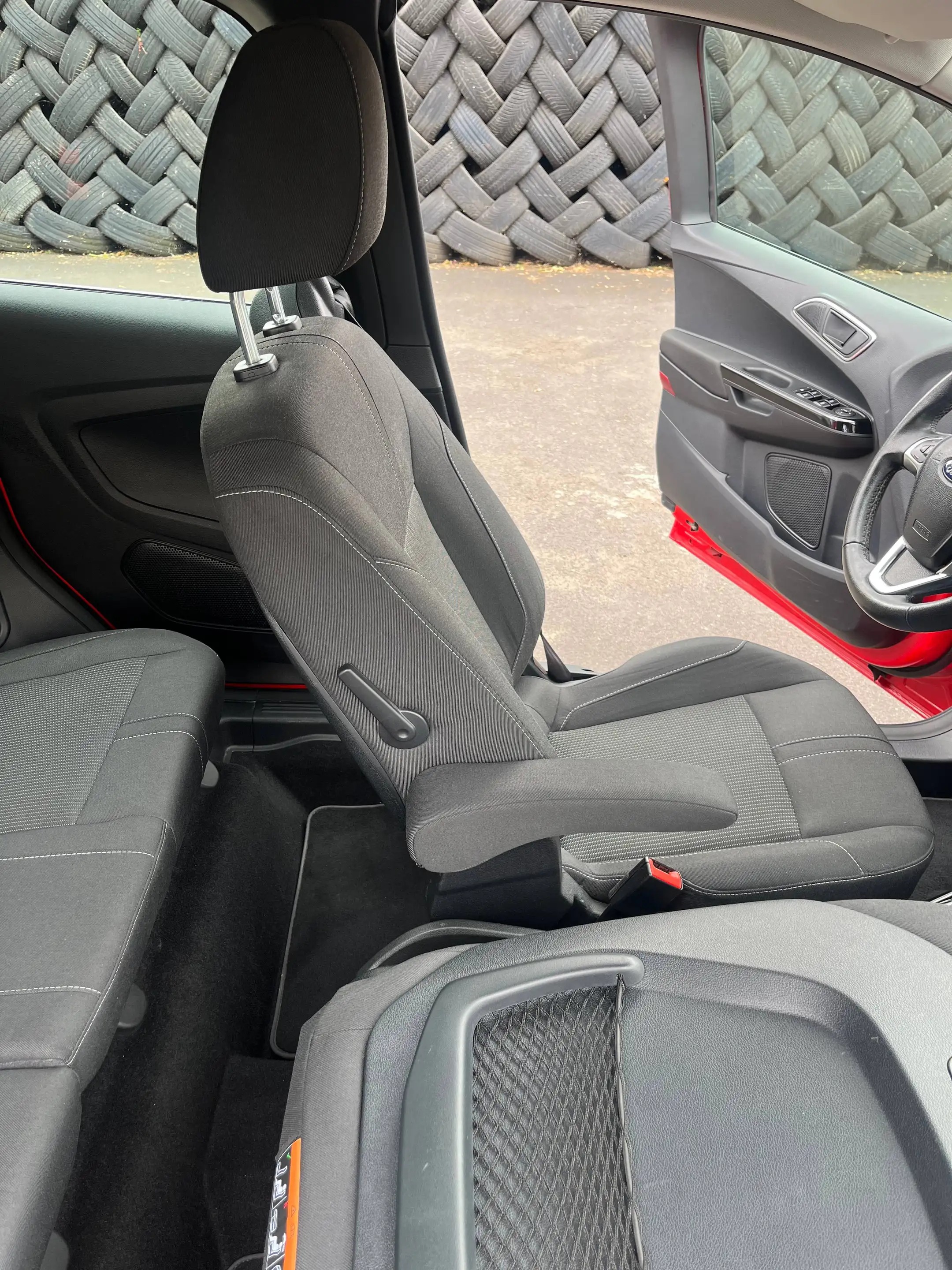 Ford B-Max Titanium — photo 11