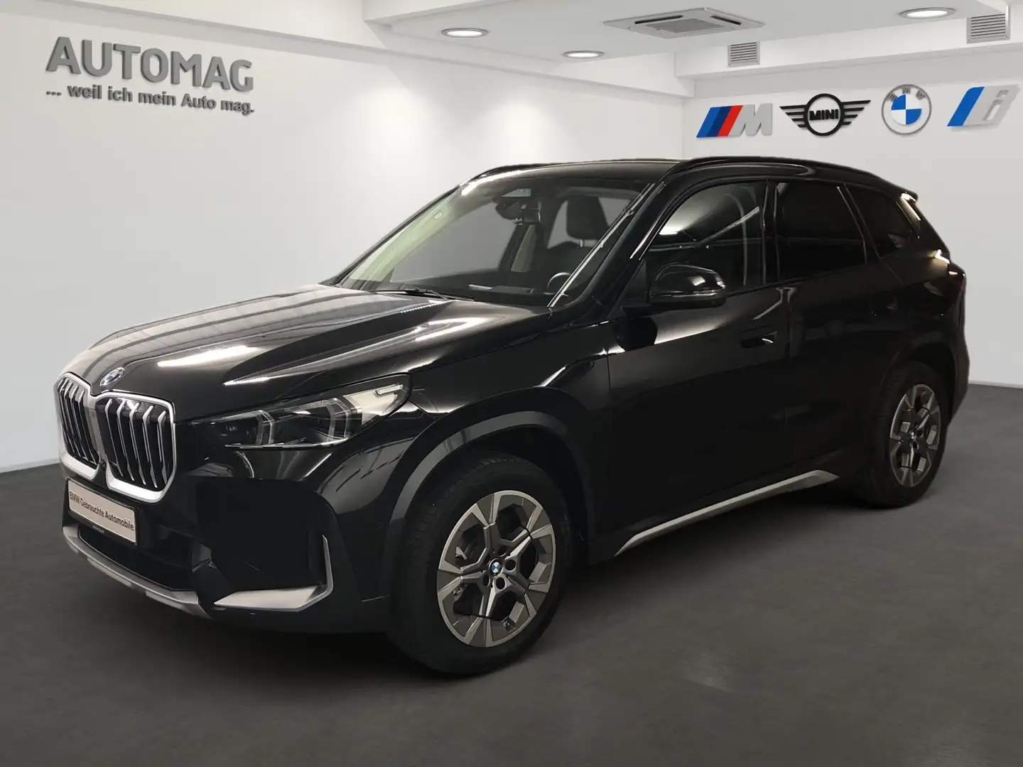 BMW X1 sDrive20i X-Line*AHK*DriveAssistPlus*ParkAssistPlu Schwarz - 1