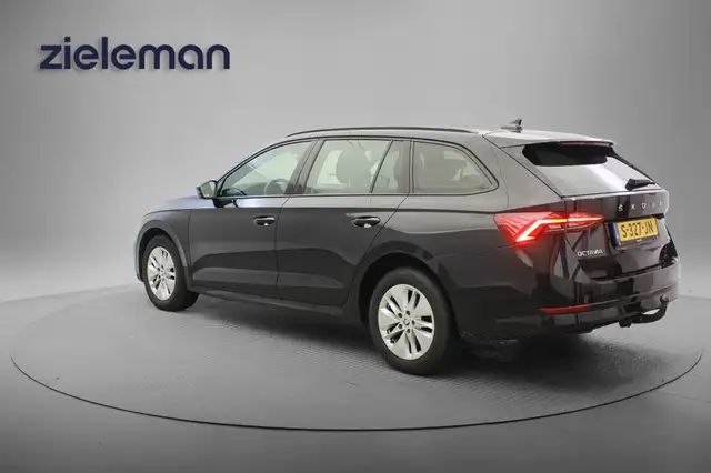 Skoda Octavia view 3