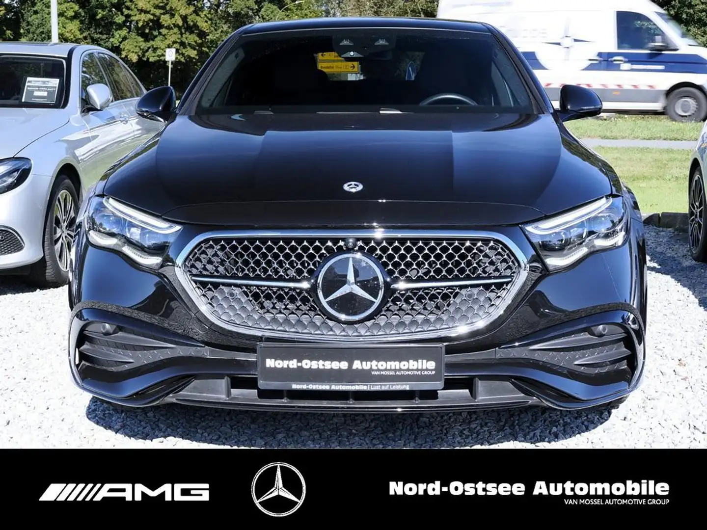 Mercedes-Benz E 200 AMG PANO BURMESTER NIGHT Noir - 2