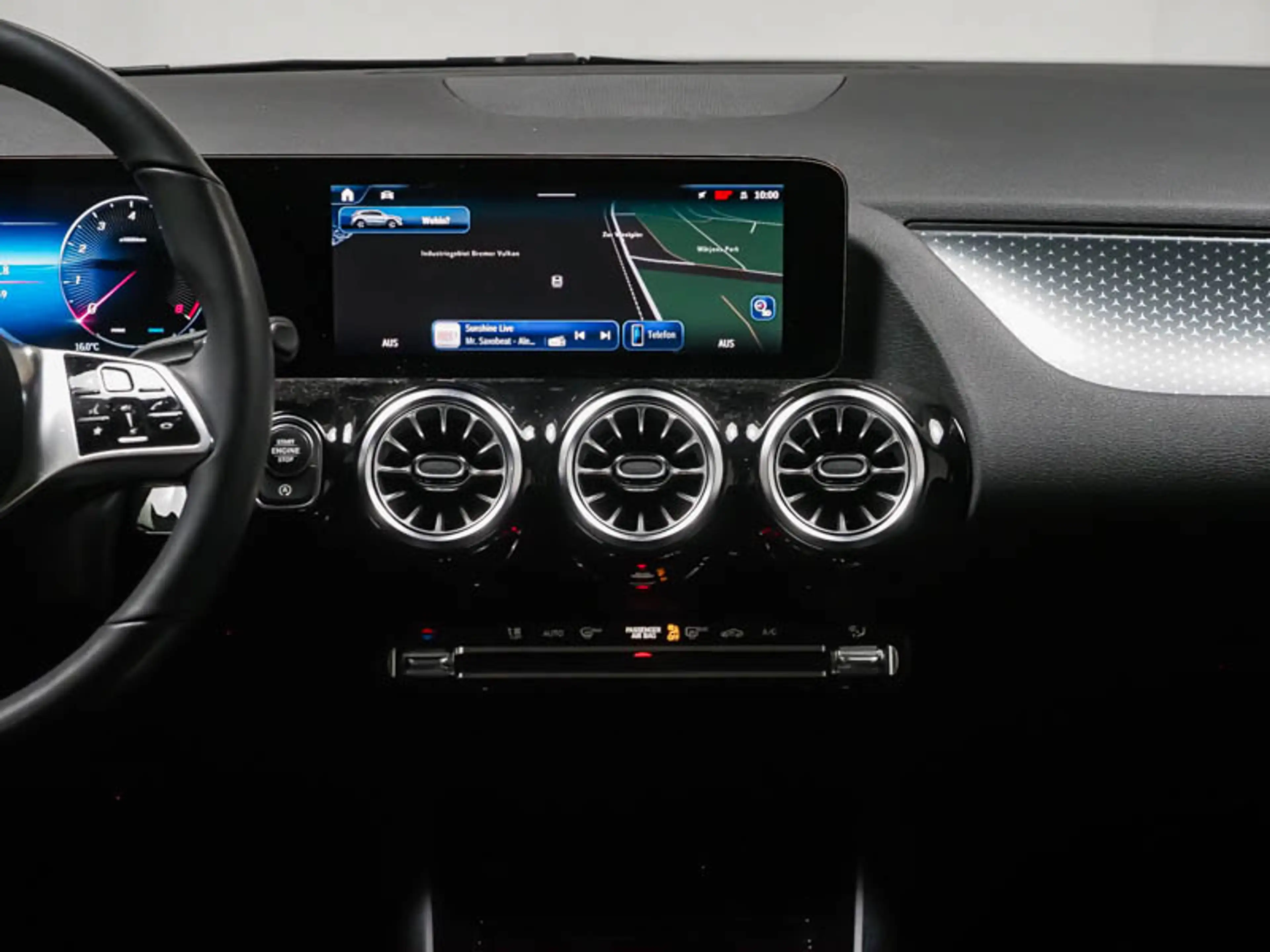 Mercedes-Benz GLA 180 , PROGRESSIVE AHK KAMERA SPUR PDC SHZ — photo 9