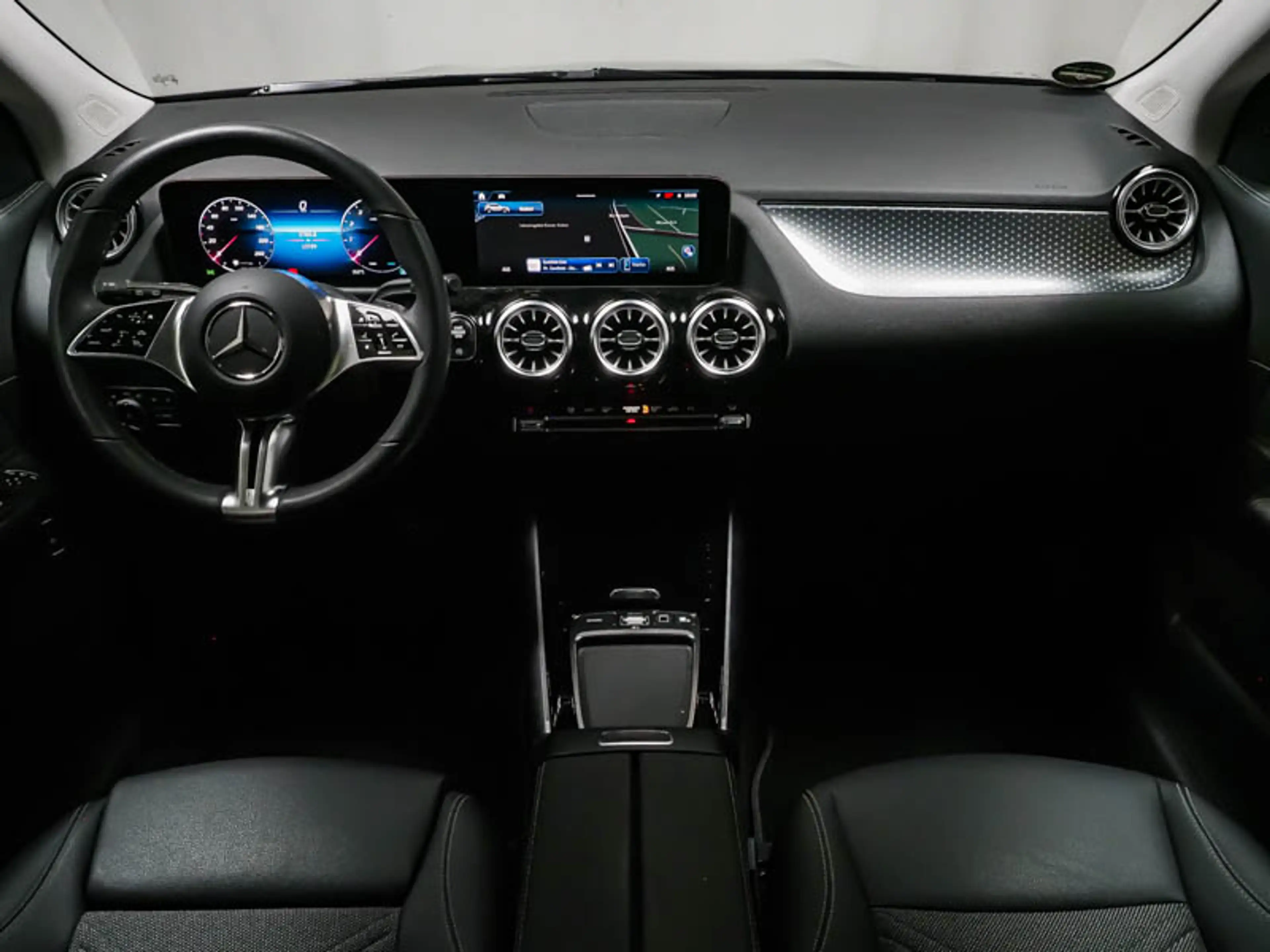 Mercedes-Benz GLA 180 , PROGRESSIVE AHK KAMERA SPUR PDC SHZ — photo 10