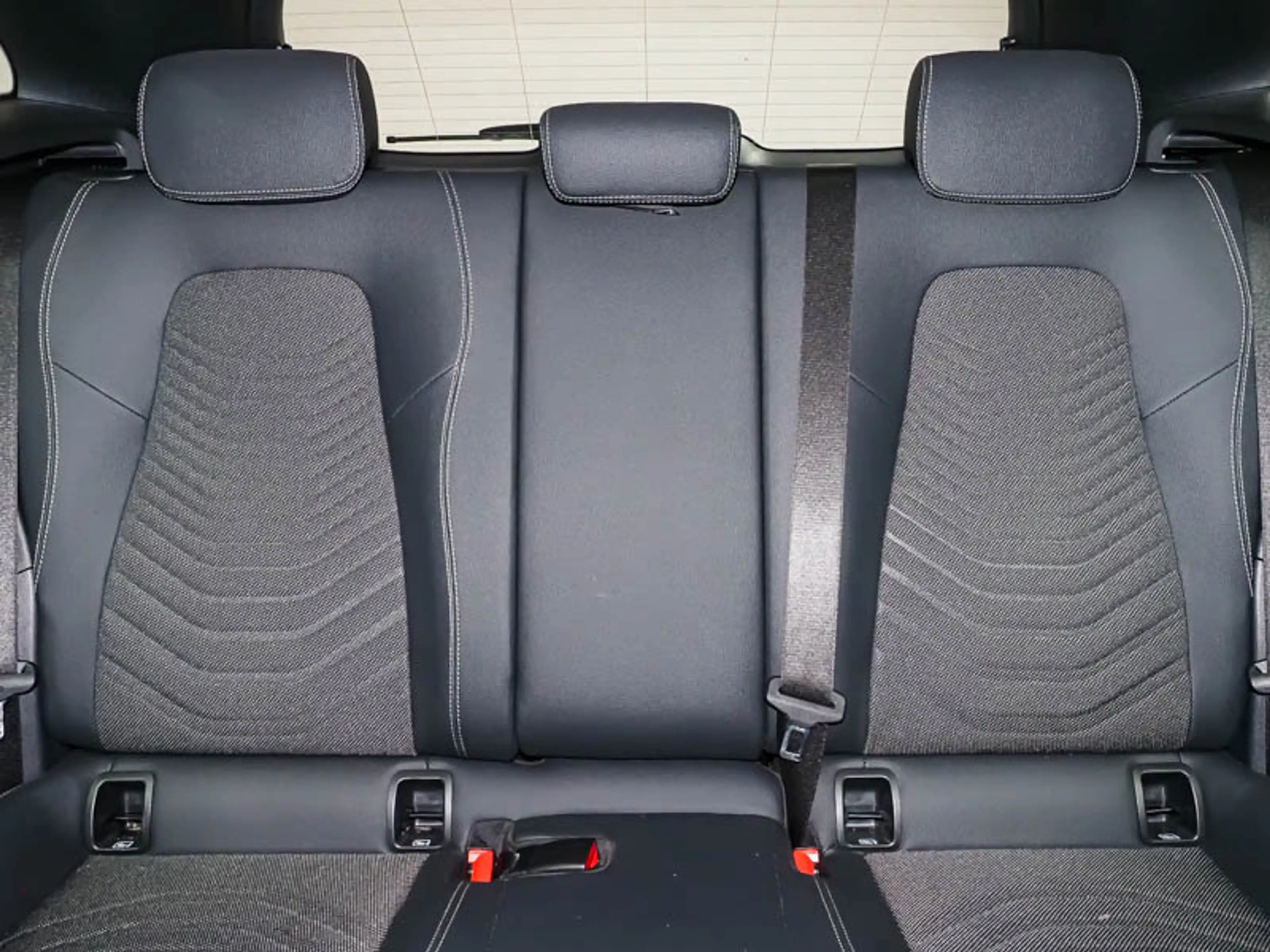 Mercedes-Benz GLA 180 , PROGRESSIVE AHK KAMERA SPUR PDC SHZ — photo 11