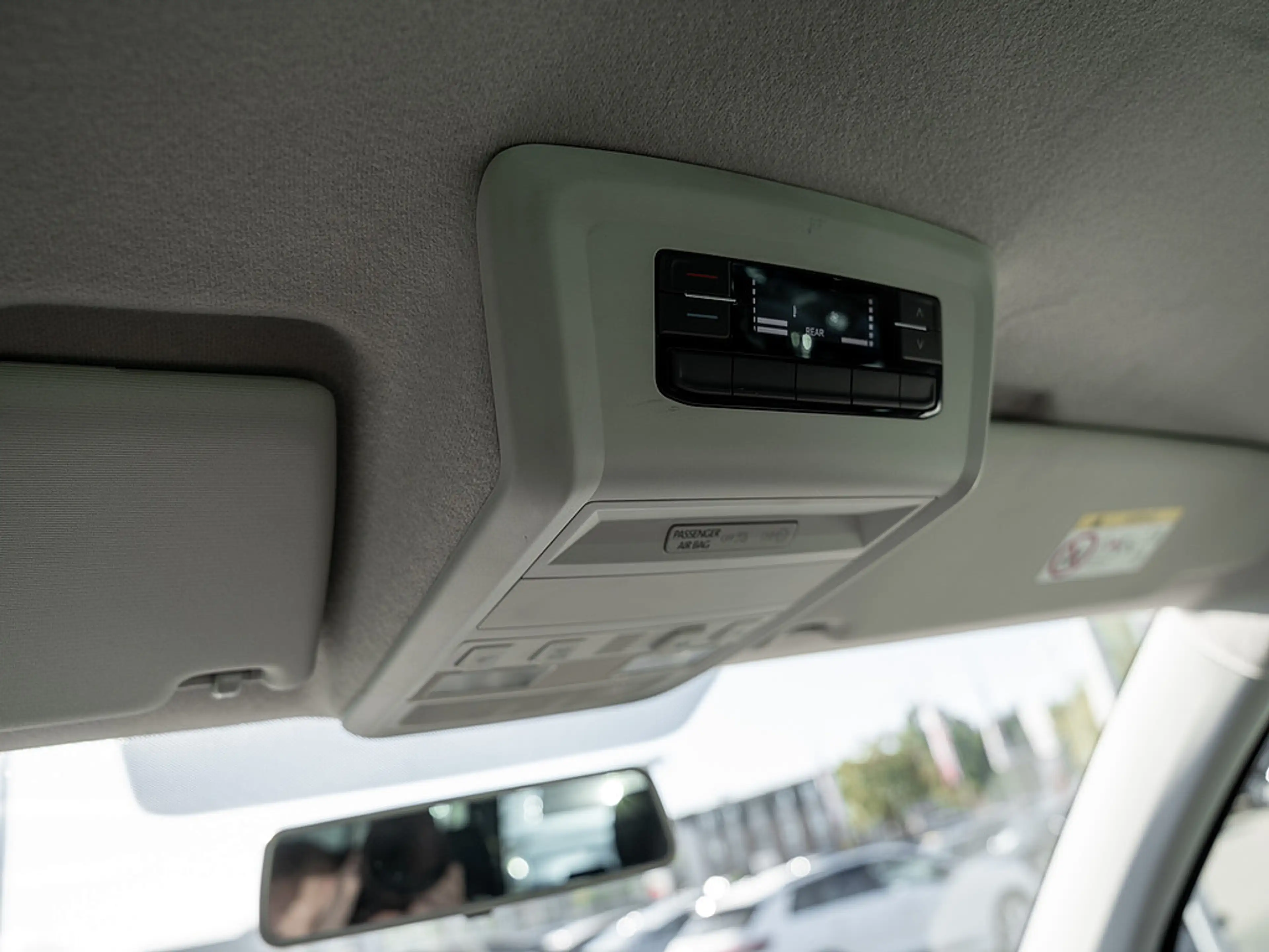Volkswagen T6.1 Transporter Kombi 2.0 TDI FWD AHK KLIMA — photo 10