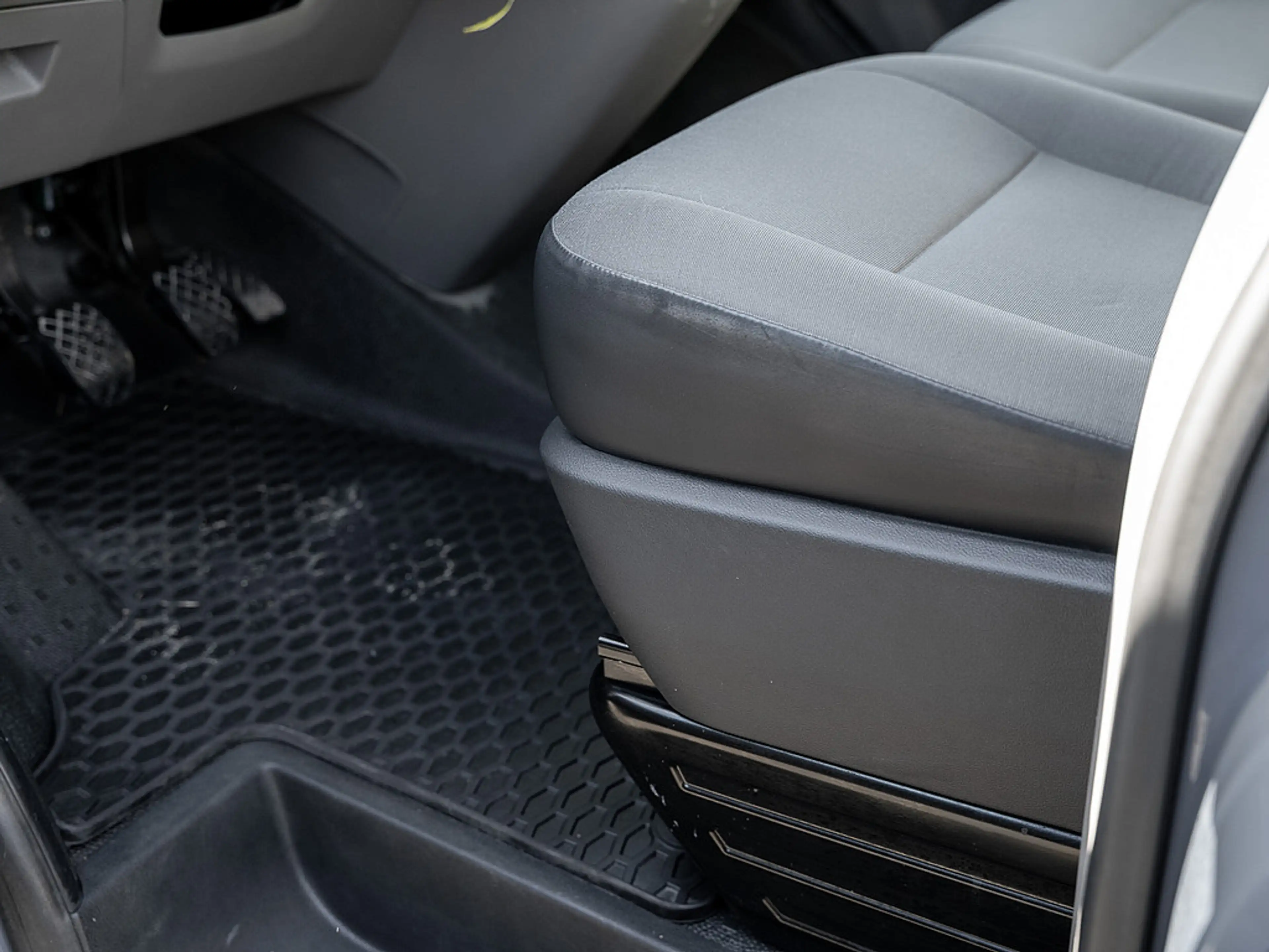 Volkswagen T6.1 Transporter Kombi 2.0 TDI FWD AHK KLIMA — photo 14