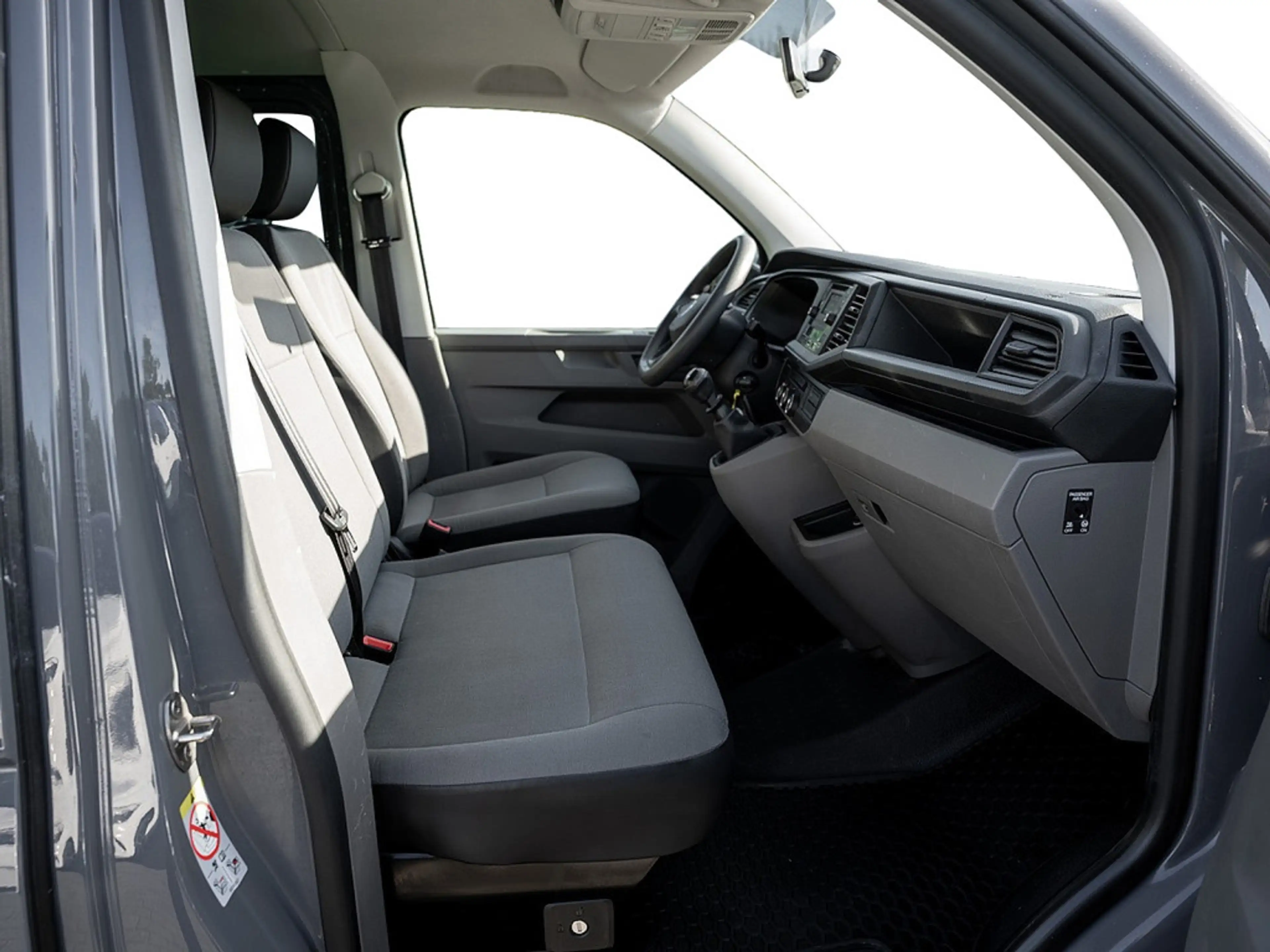 Volkswagen T6.1 Transporter Kombi 2.0 TDI FWD AHK KLIMA — photo 2
