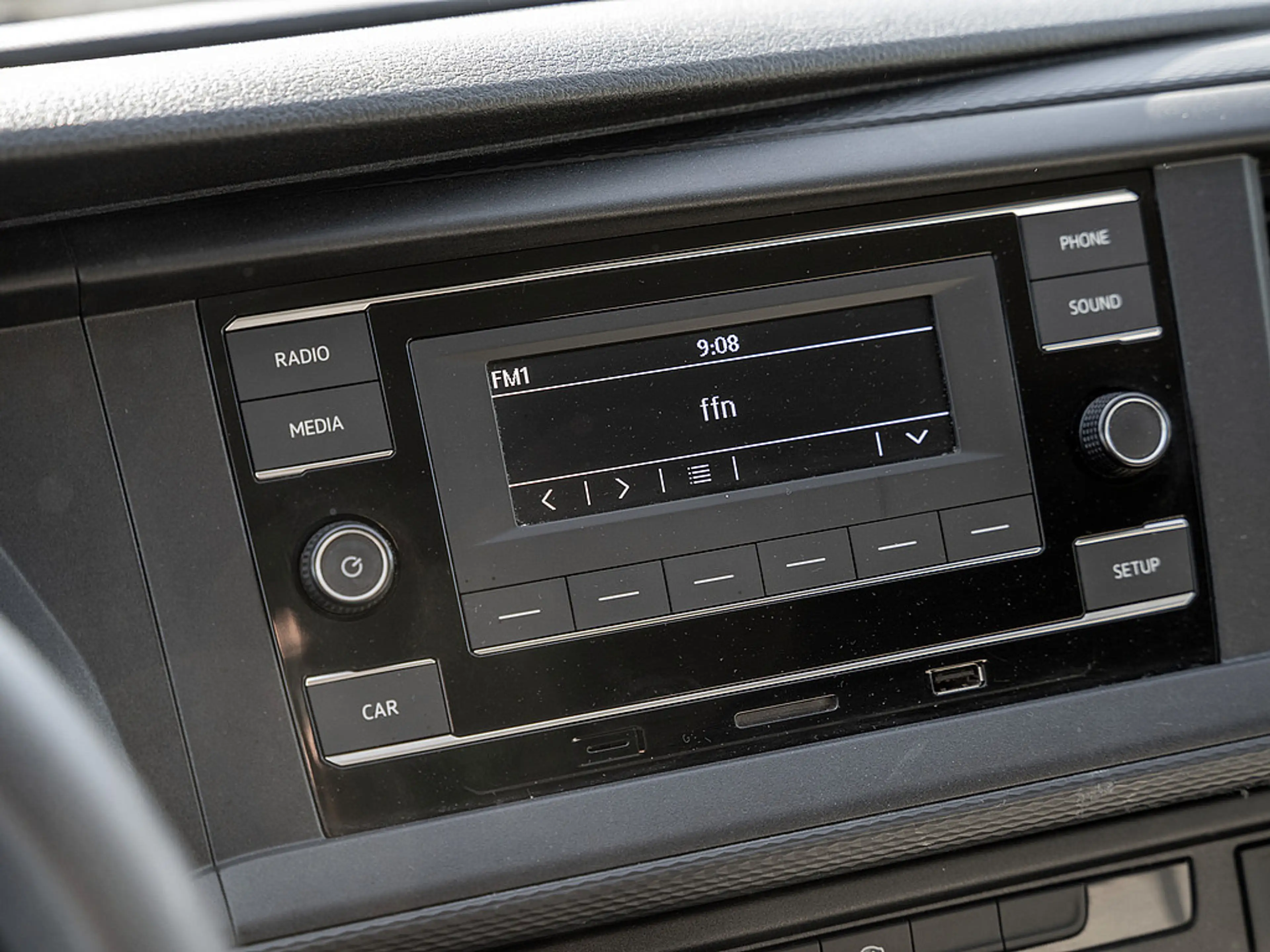 Volkswagen T6.1 Transporter Kombi 2.0 TDI FWD AHK KLIMA — photo 7