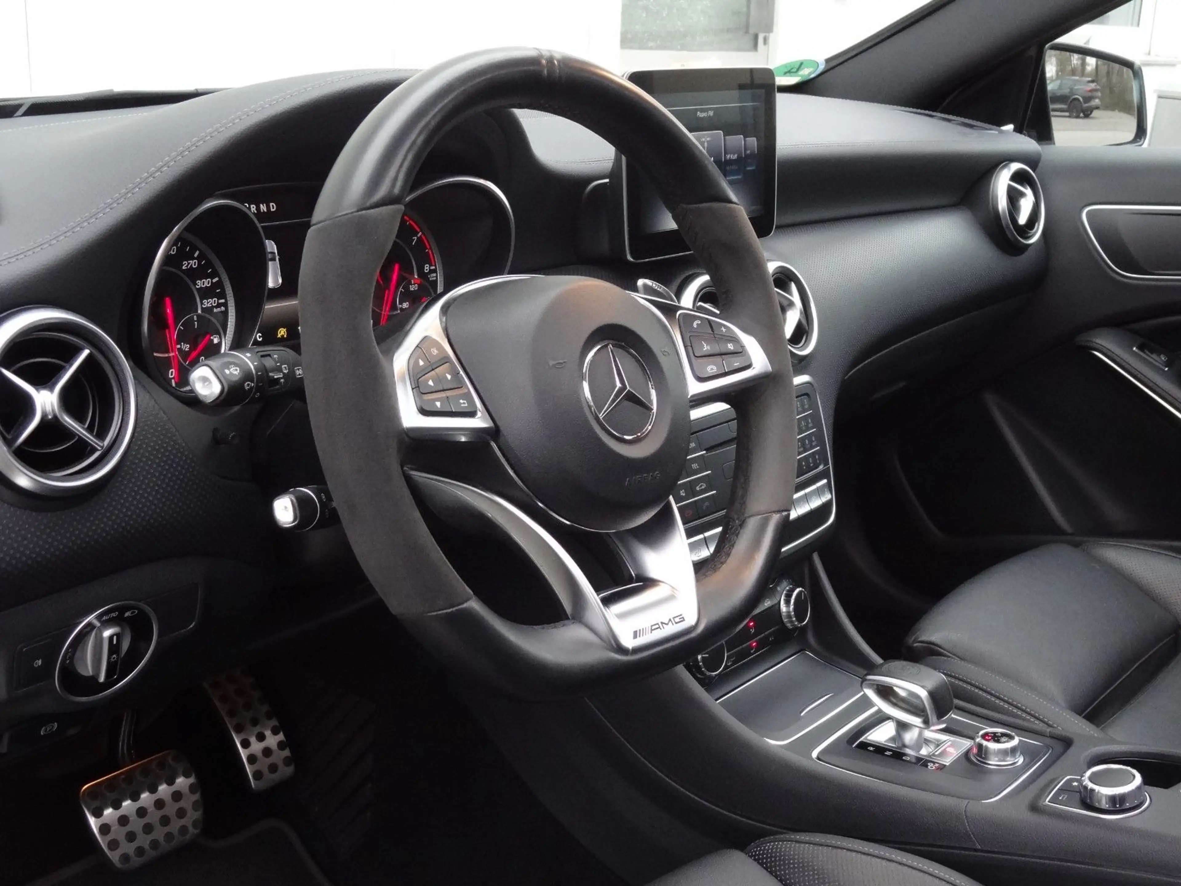 Mercedes-Benz A 45 AMG 4Matic — photo 8