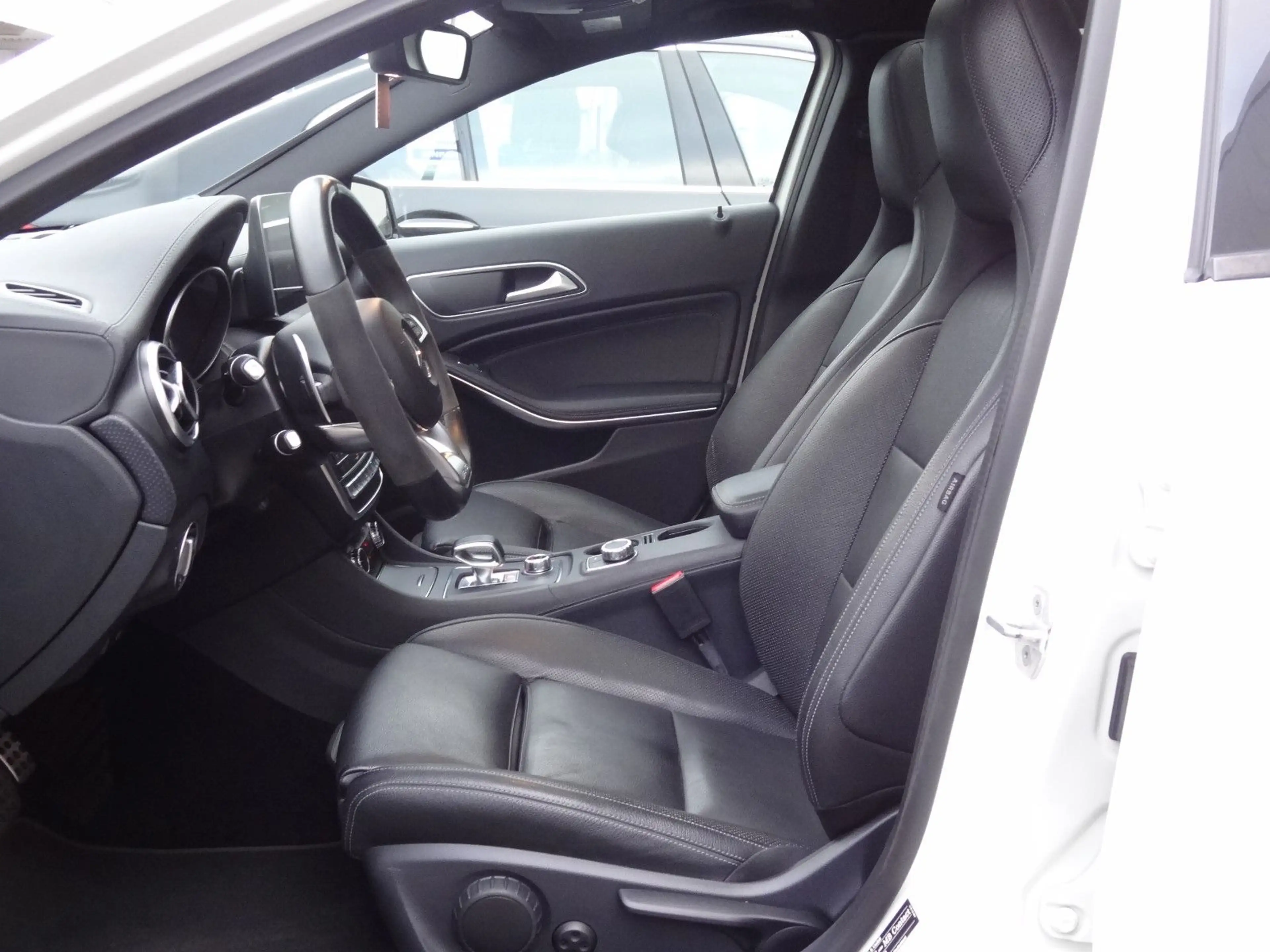 Mercedes-Benz A 45 AMG 4Matic — photo 9