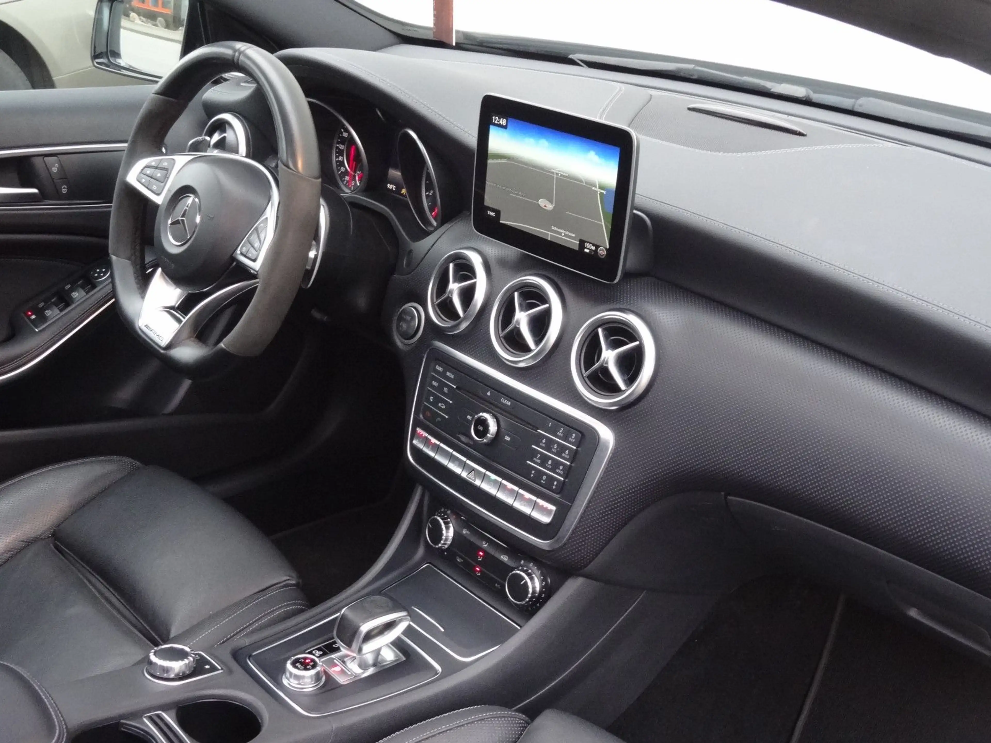 Mercedes-Benz A 45 AMG 4Matic — photo 11