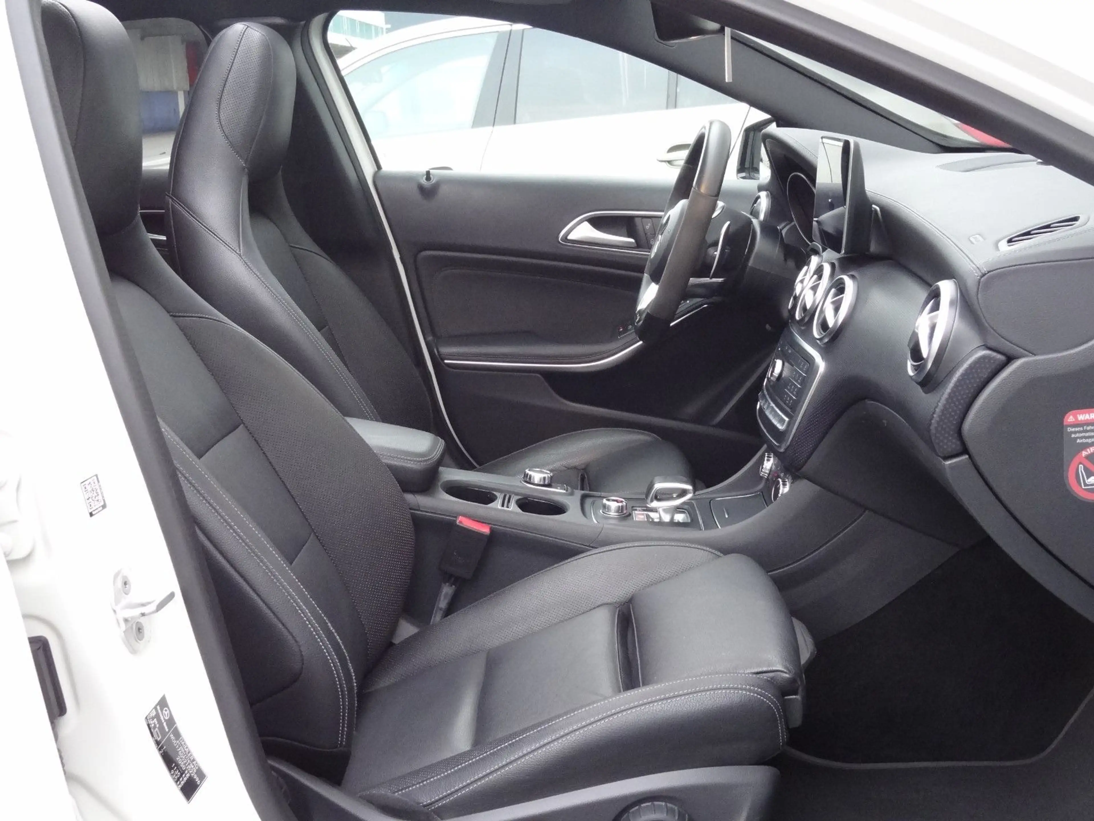 Mercedes-Benz A 45 AMG 4Matic — photo 10
