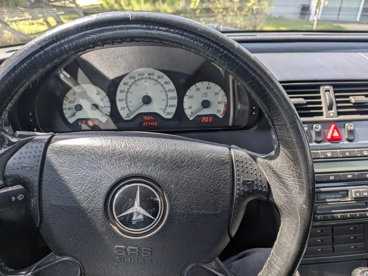 Mercedes-Benz C-Class снимка Mercedes-Benz C-Class