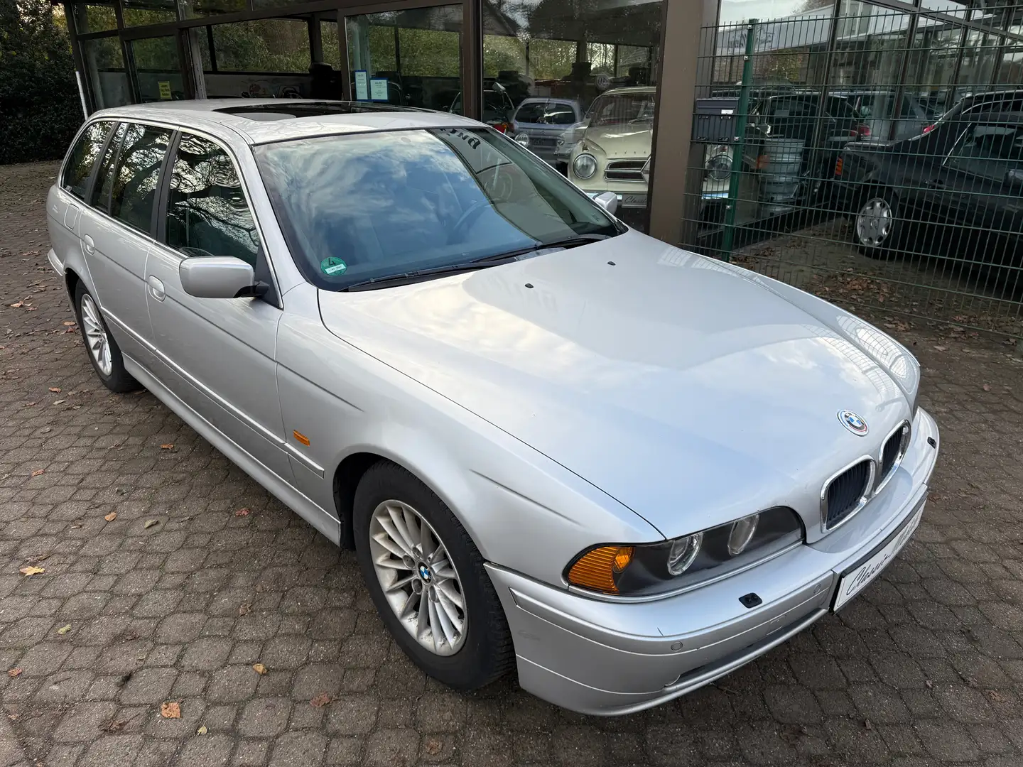 BMW 520 i Touring E39 *nur 156 TKM*HU neu*Scheckheft*eSD* Argento - 1