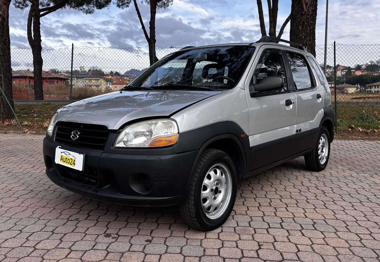 Suzuki Ignis Ignis I 1.3 16v GL 4x4 Plateado - 1