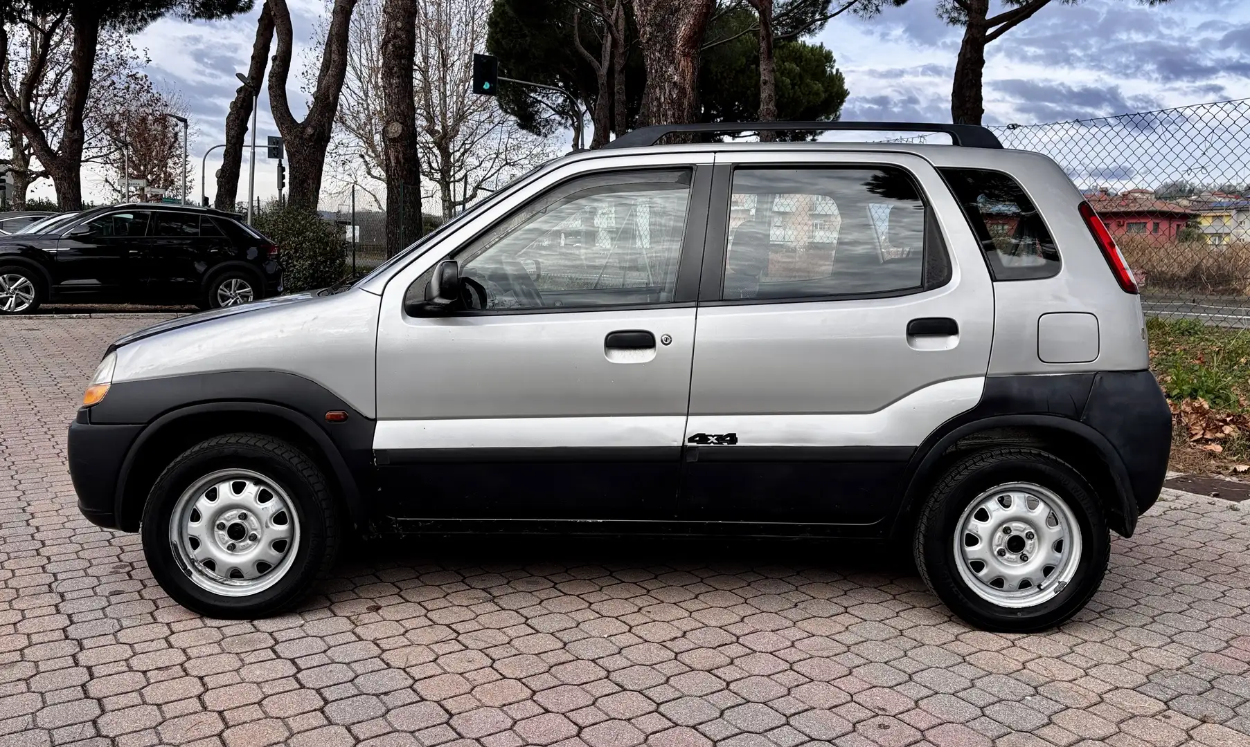 Suzuki Ignis Ignis I 1.3 16v GL 4x4 Plateado - 2