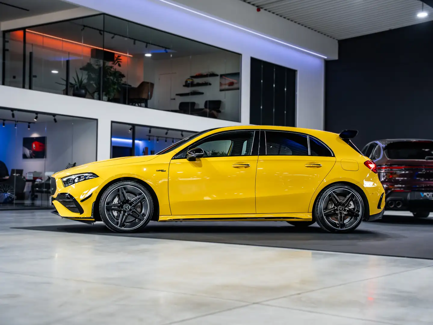 Mercedes-Benz A 35 AMG 4Matic - NP: €79.787 - ACC - HUD - Burmester Gelb - 2