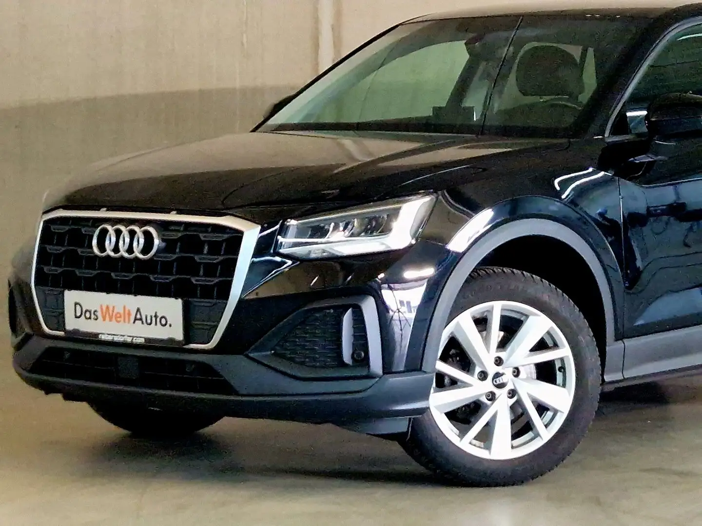 Audi Q2 35 TFSI Schwarz - 2