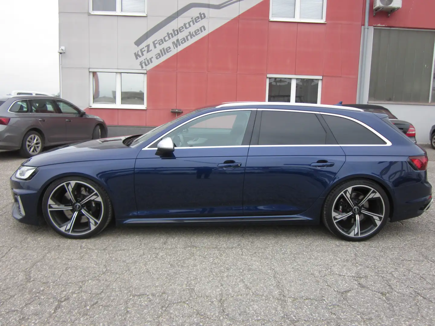 Audi RS4 Avant 2,9 TFSI quattro RS Sport AGA LED Virtual Blau - 2
