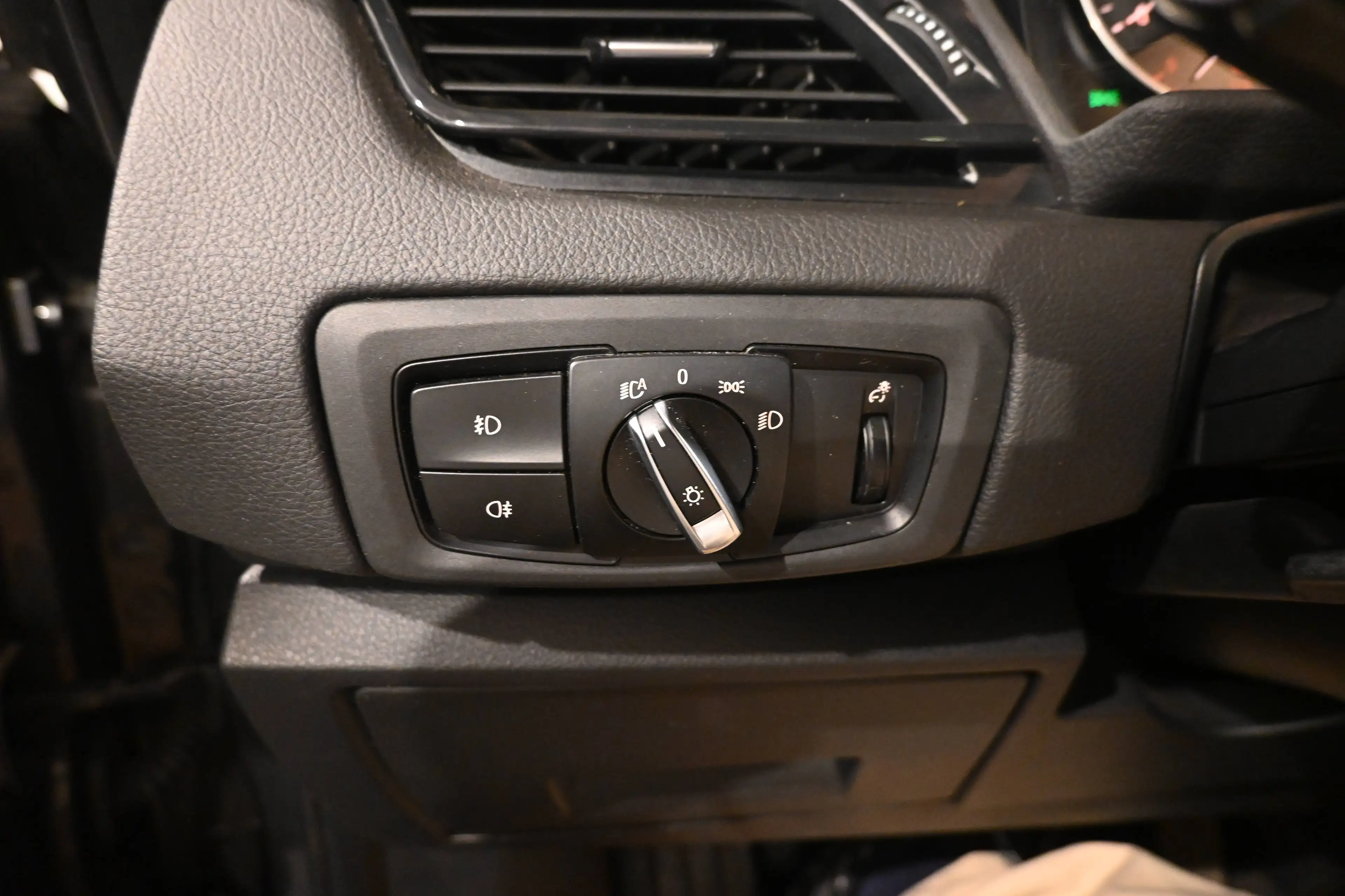 BMW 225 225XEA Active Tourer PHEV /  TOIT PANO / CUIR / GPS NAVIGATION / PDC !! — photo 11