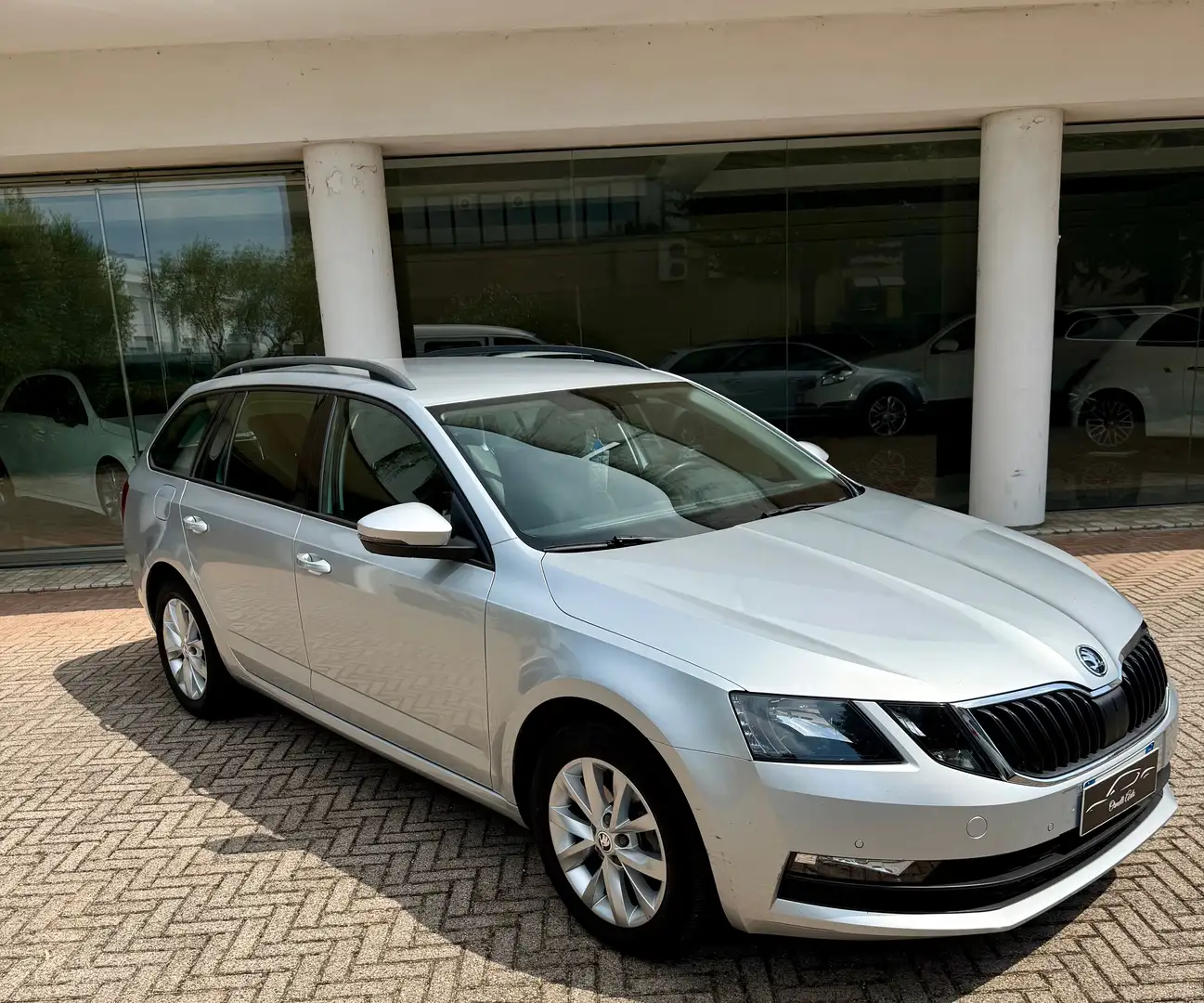 Skoda Octavia Wagon 2.0 tdi Executive 150cv dsg Plateado - 1
