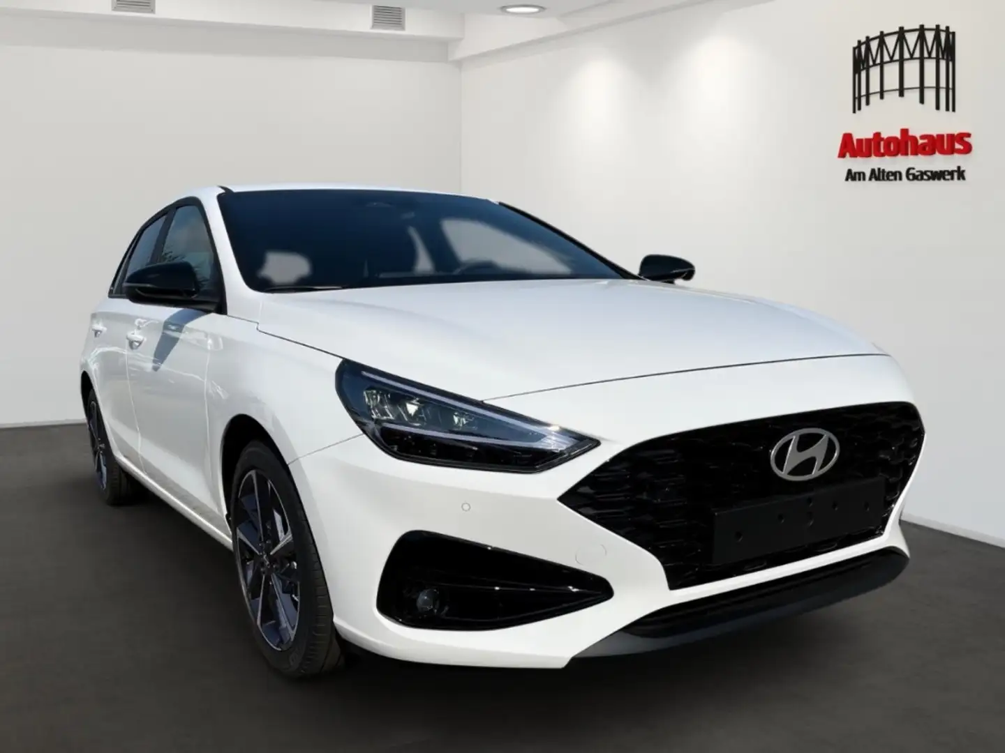Hyundai i30 ADVANTAGE AUTOMAT+NAVI+KLIMAAUT+SITZHZG+KAMERA+ALU Weiß - 2