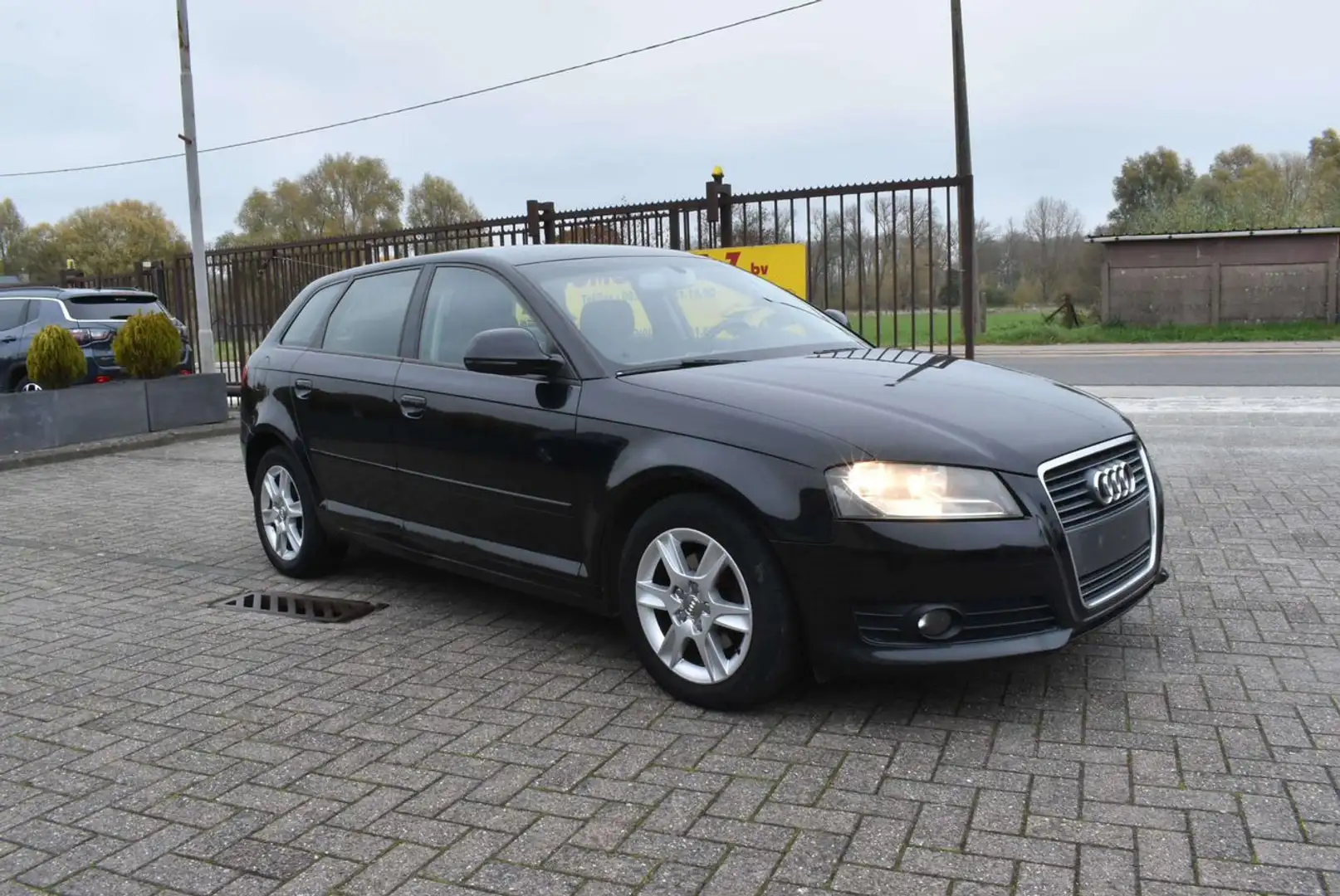 Audi A3 A3 SportBack 1.6i S Line Tiptronic A Noir - 1