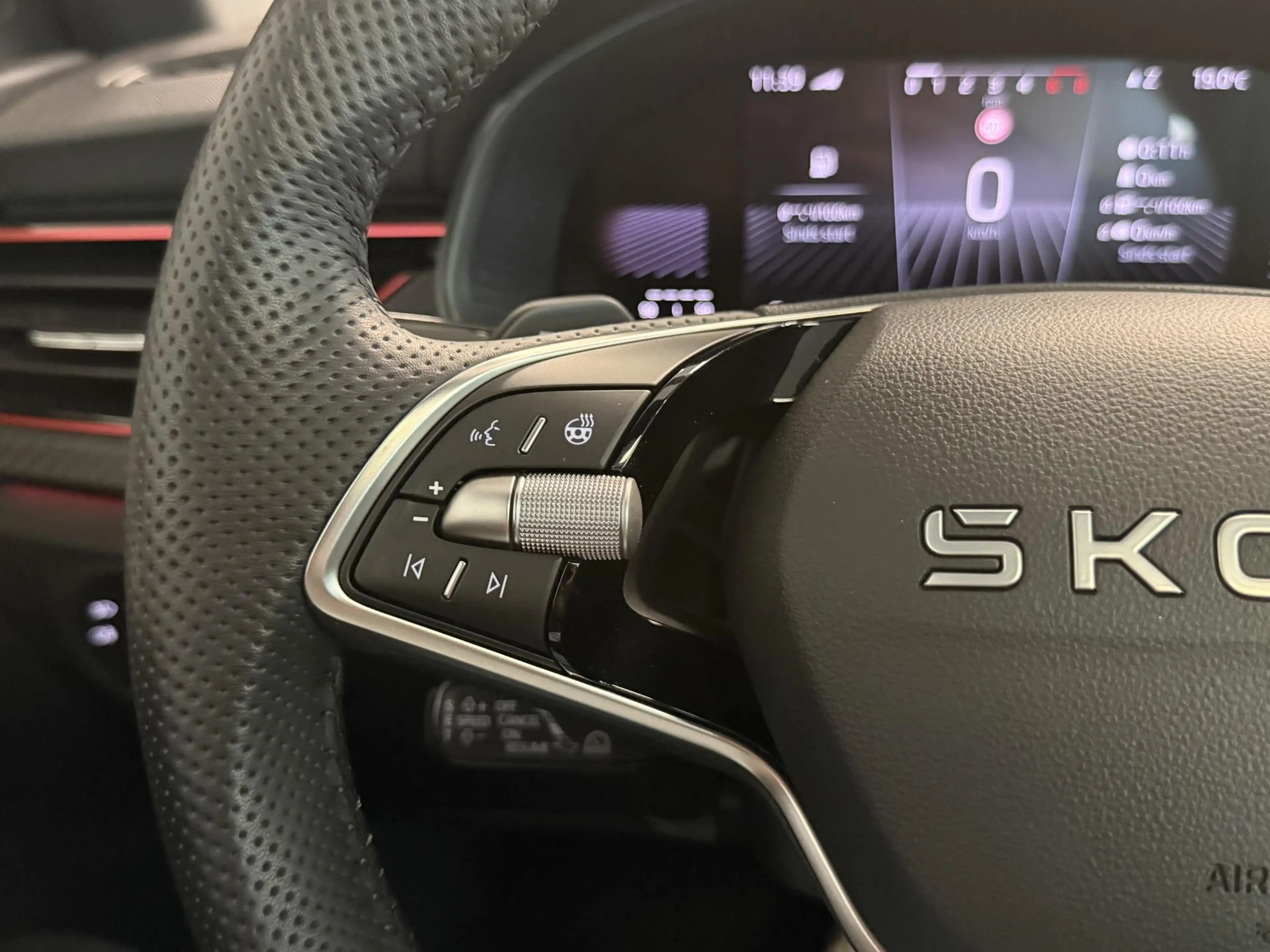 Skoda Kamiq 1.0 TSI Monte Carlo | Adaptive cruise | Panoramada — photo 11