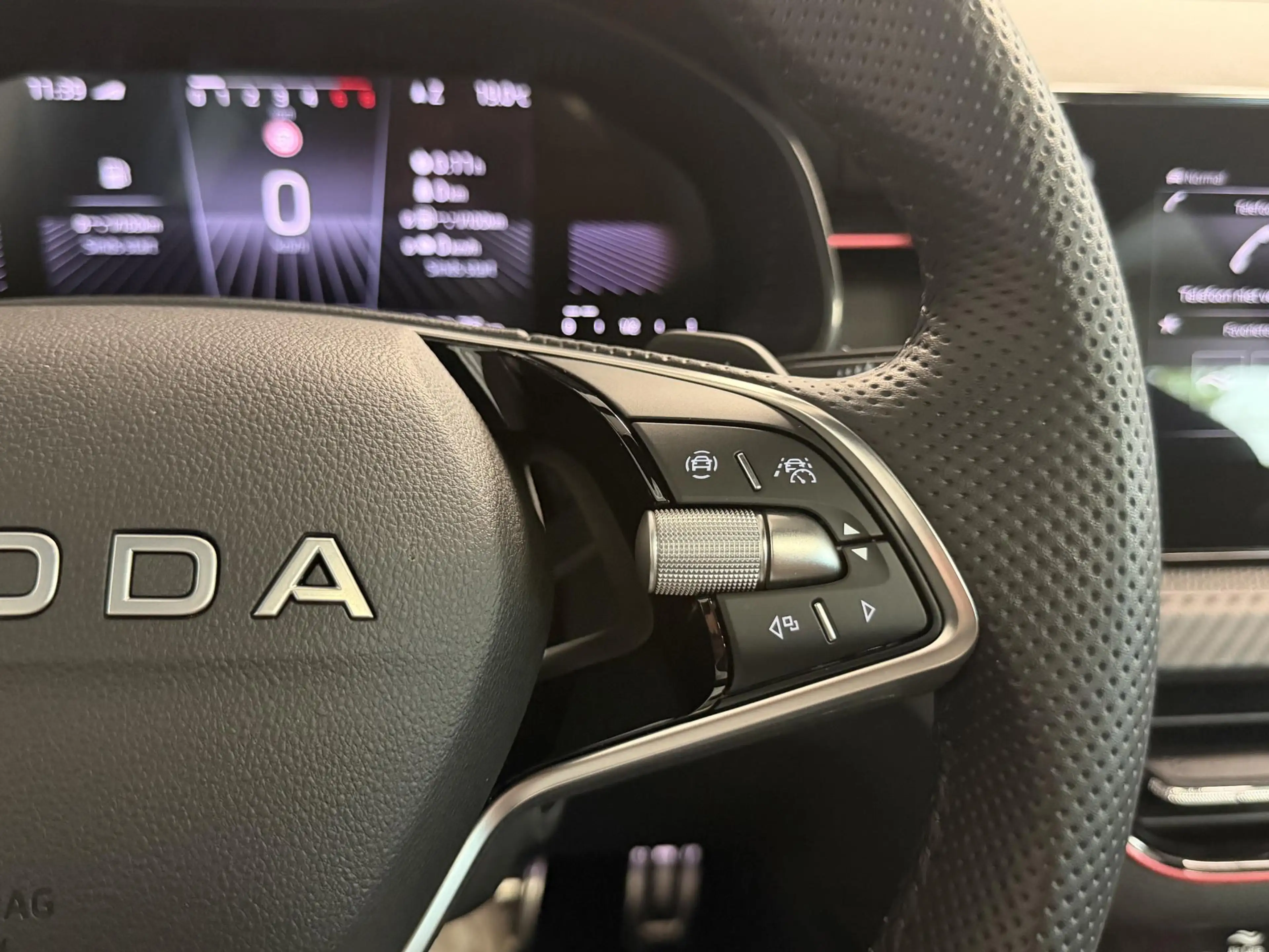 Skoda Kamiq 1.0 TSI Monte Carlo | Adaptive cruise | Panoramada — photo 13
