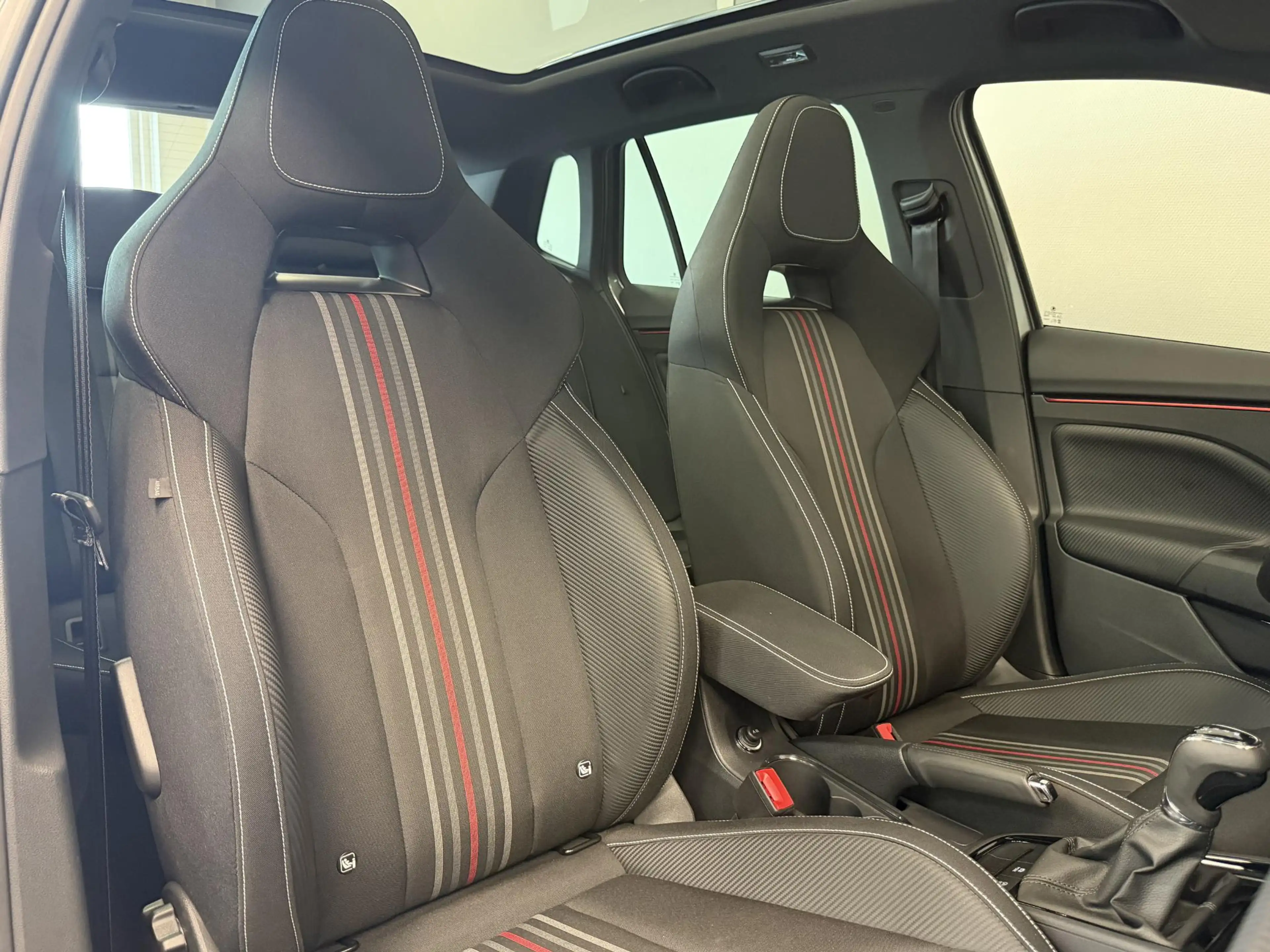 Skoda Kamiq 1.0 TSI Monte Carlo | Adaptive cruise | Panoramada — photo 25