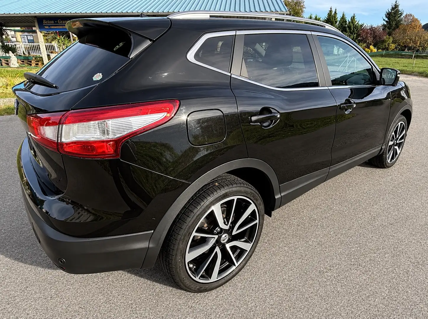 Nissan Qashqai Qashqai 1,6 dCi Tekna Aut. Tekna Schwarz - 2