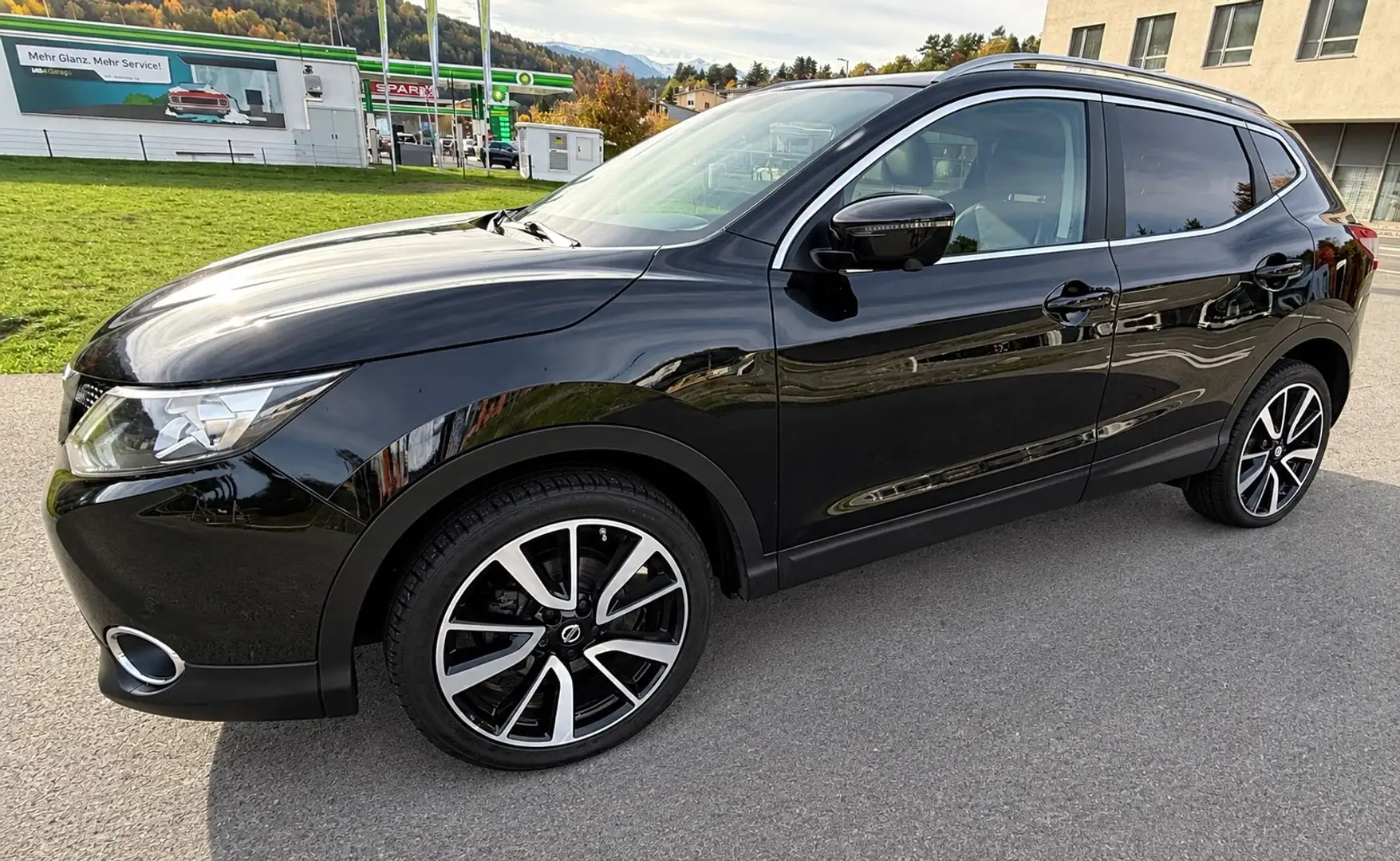 Nissan Qashqai Qashqai 1,6 dCi Tekna Aut. Tekna Schwarz - 1