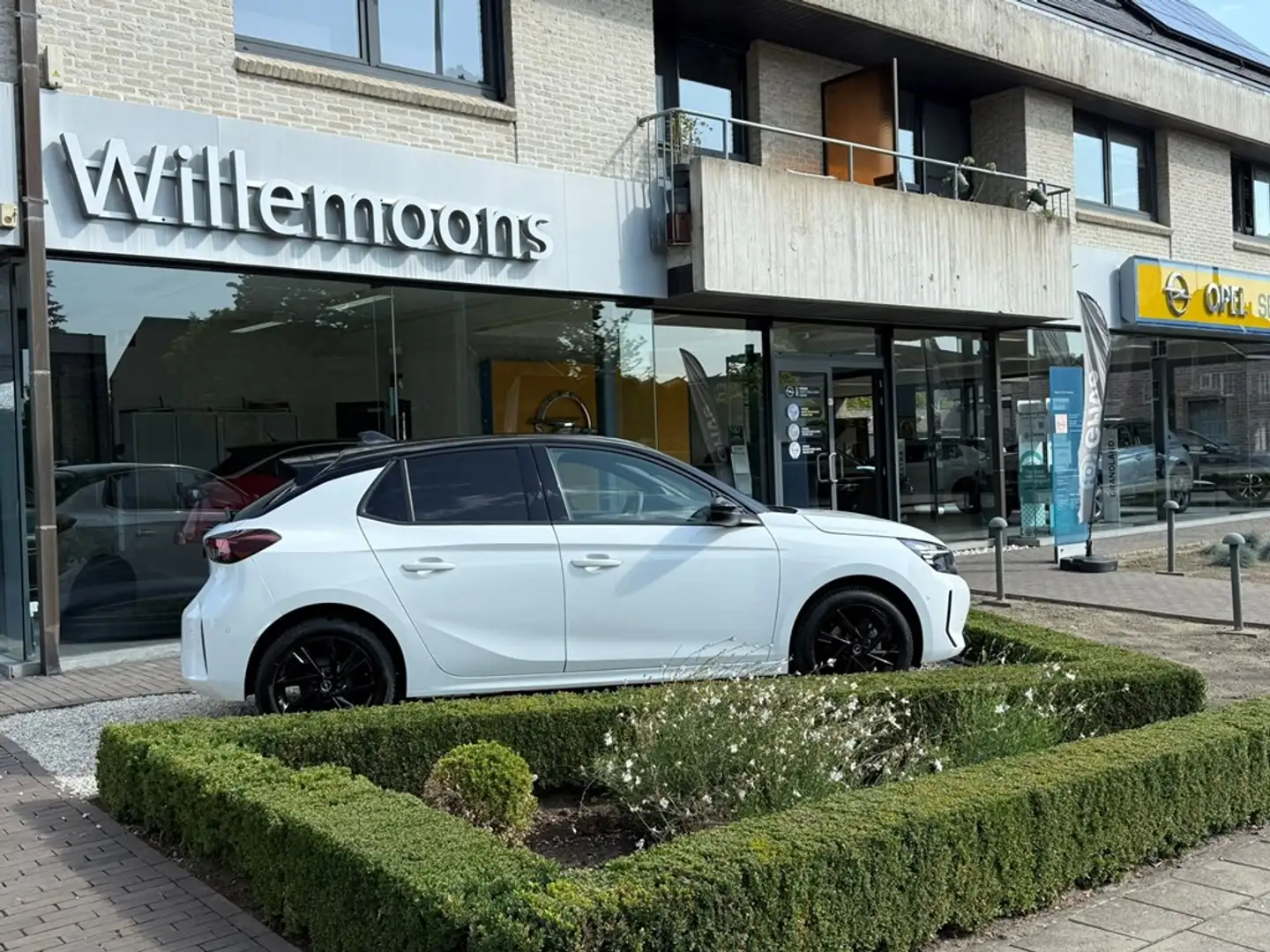 Opel Corsa GS 1.2i 75PK *Navi*Camera*Alu velgen zwart*... Wit - 2