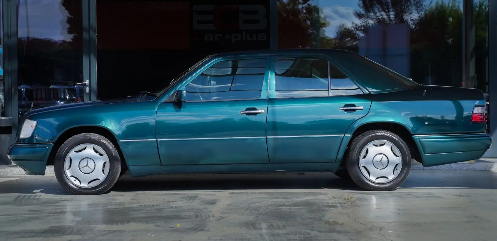 Mercedes-Benz E 220 *SCHECKHEFT/TÜV06/27* Vert - 2