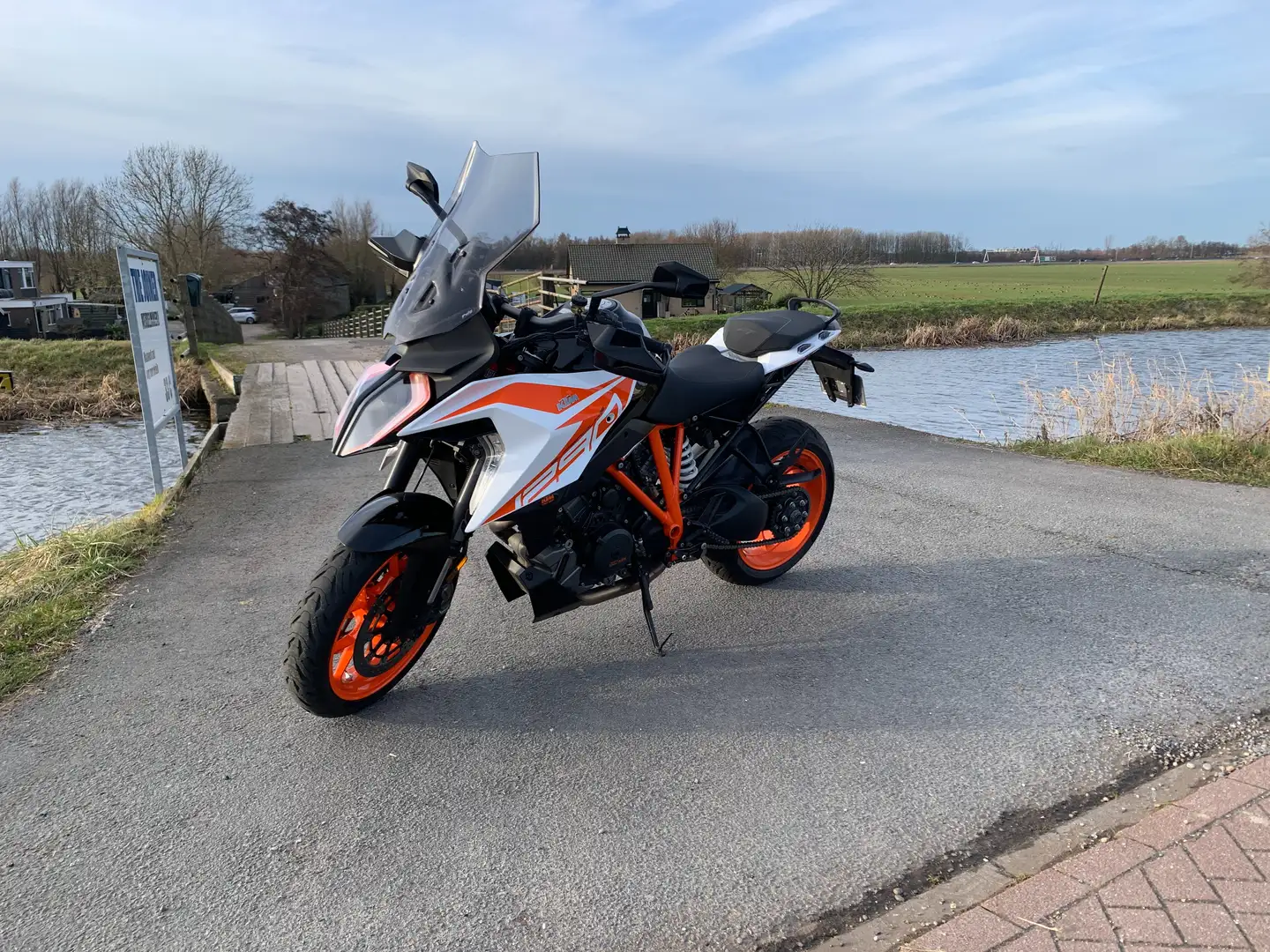 KTM 1290 Super Duke GT Gen2 Weiß - 2