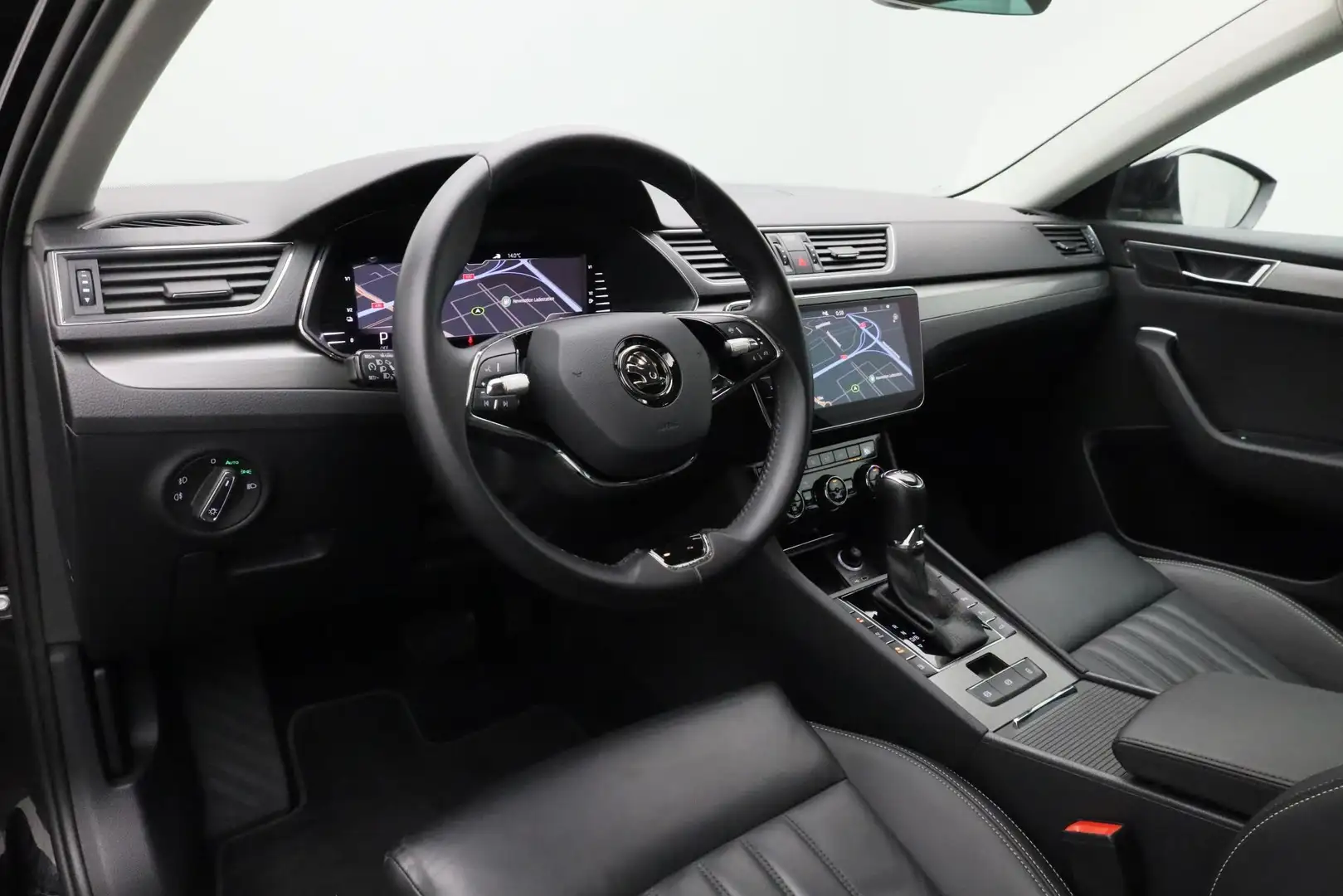 Skoda Superb Combi 1.4 TSI 218 pk DSG iV Business Edition | Led Zwart - 2