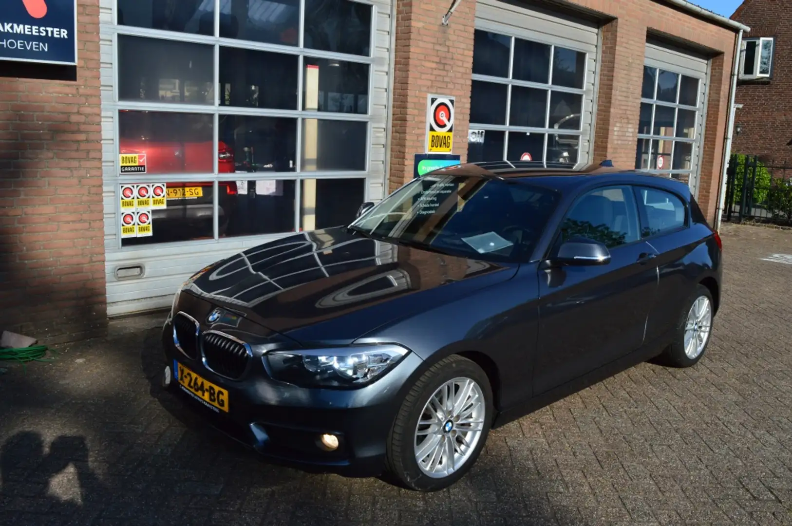 BMW 116 1-serie, Navigatie, Pdc, Stoelverwa 116i M Sport E Gris - 1