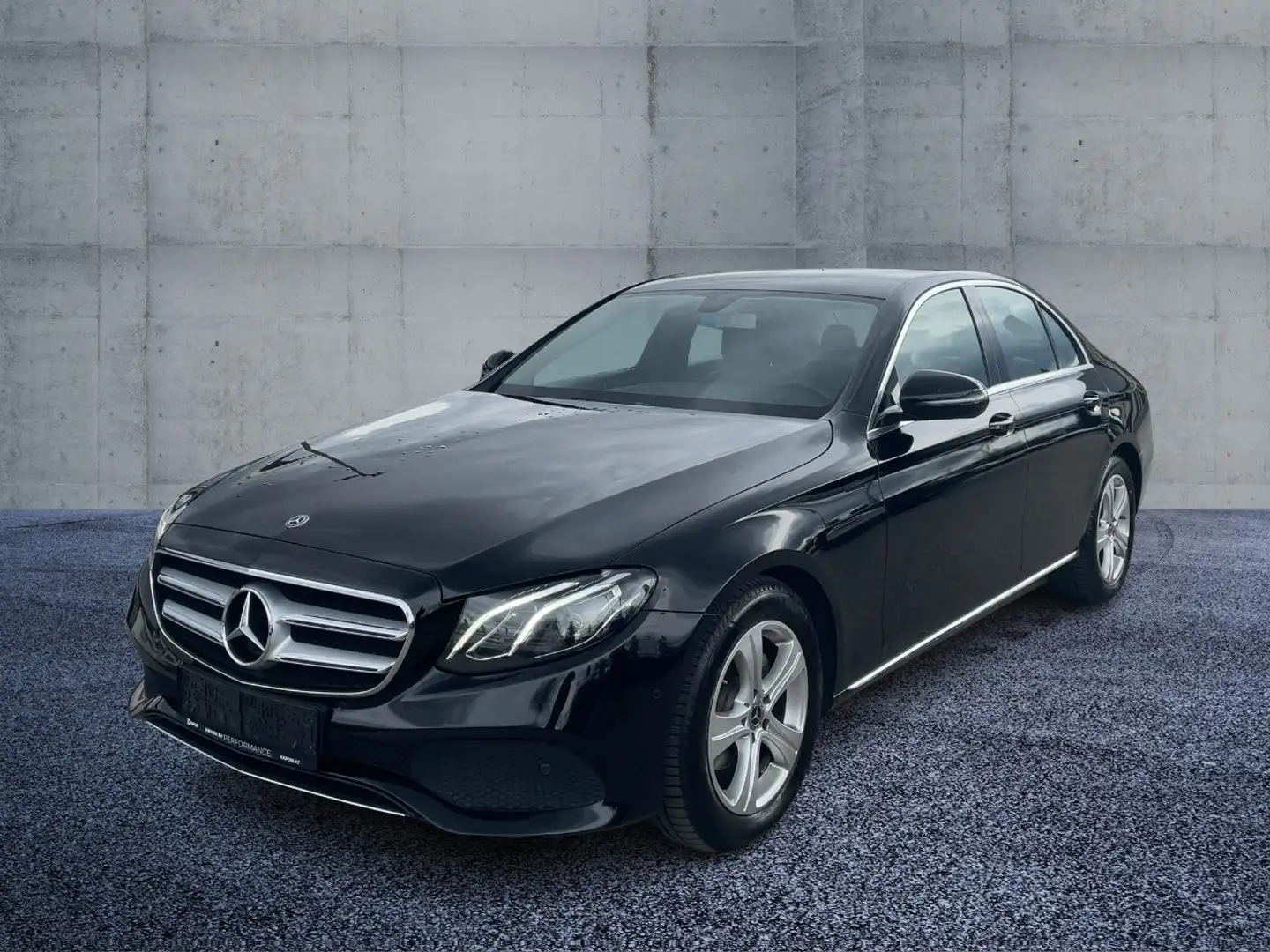 Mercedes-Benz E 220 d Limousine MBUX PDC SHZ LED Sportp. LM Schwarz - 2