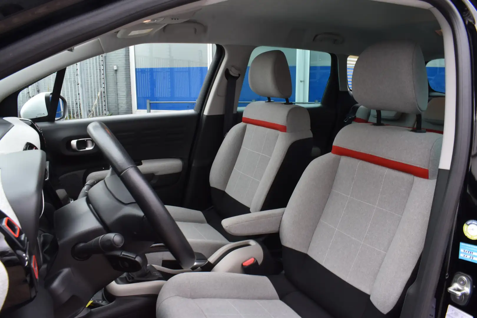 Citroen C3 Aircross PureTech 110 S&S Feel | Navigatie | Airconditionin Zwart - 2