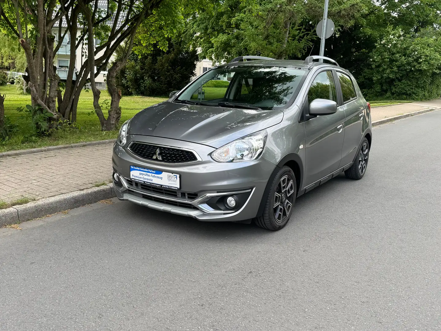 Mitsubishi Space Star Edition 100+. 2 HAND KM 84.508 Grau - 1