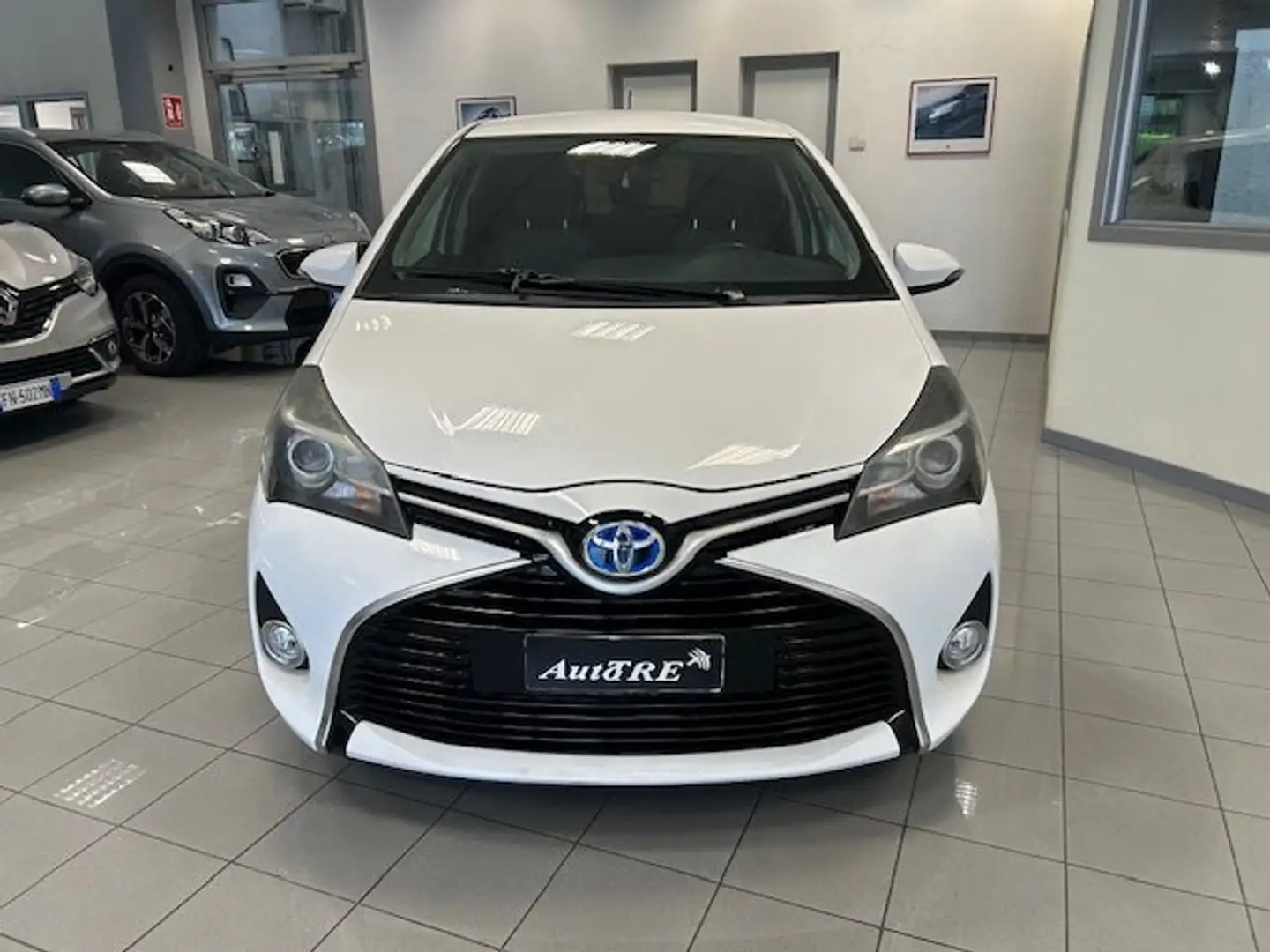 Toyota Yaris Yaris III 2015 5p 1.5h Business NEOPATENTATI Blanc - 2