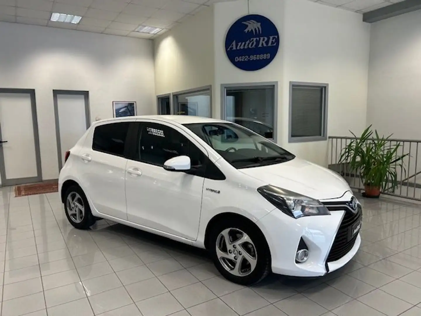 Toyota Yaris Yaris III 2015 5p 1.5h Business NEOPATENTATI Blanc - 1