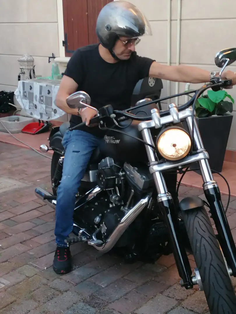 Harley-Davidson Dyna Street Bob - 1