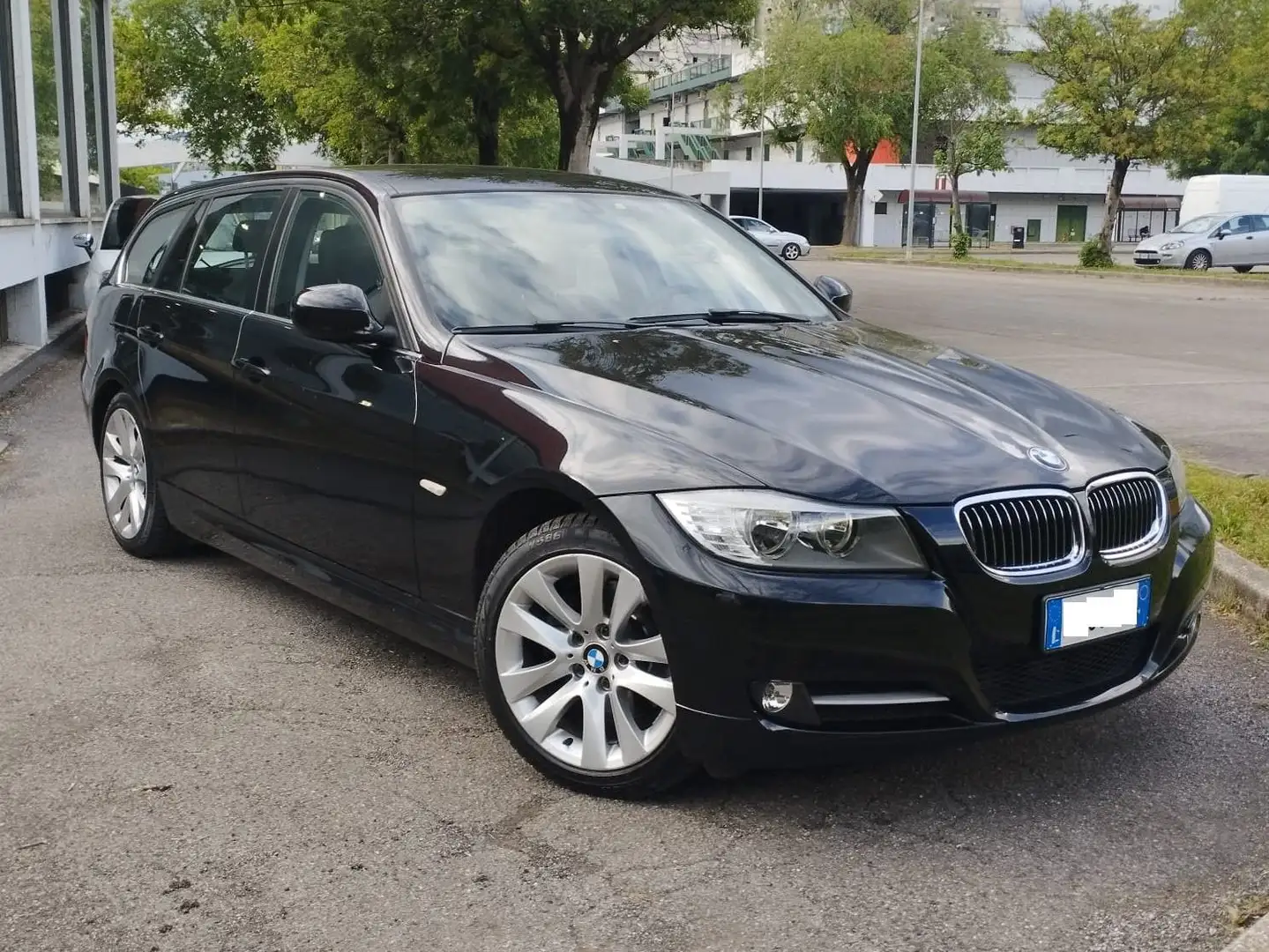 BMW 318 d Touring 2.0 143cv Zwart - 1